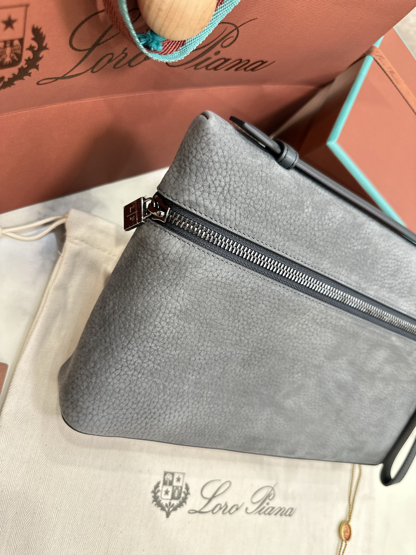 Loro Piana Extra Pouch Clutch Detachable zip with tonal logo Imported calfskin medieval blue Size: 29*18*5cm - Image 4