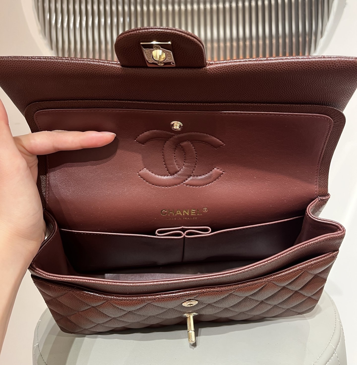CF original fine-grained caviar medium size 25.5 CM 🫘maroon light gold buckle - Image 7