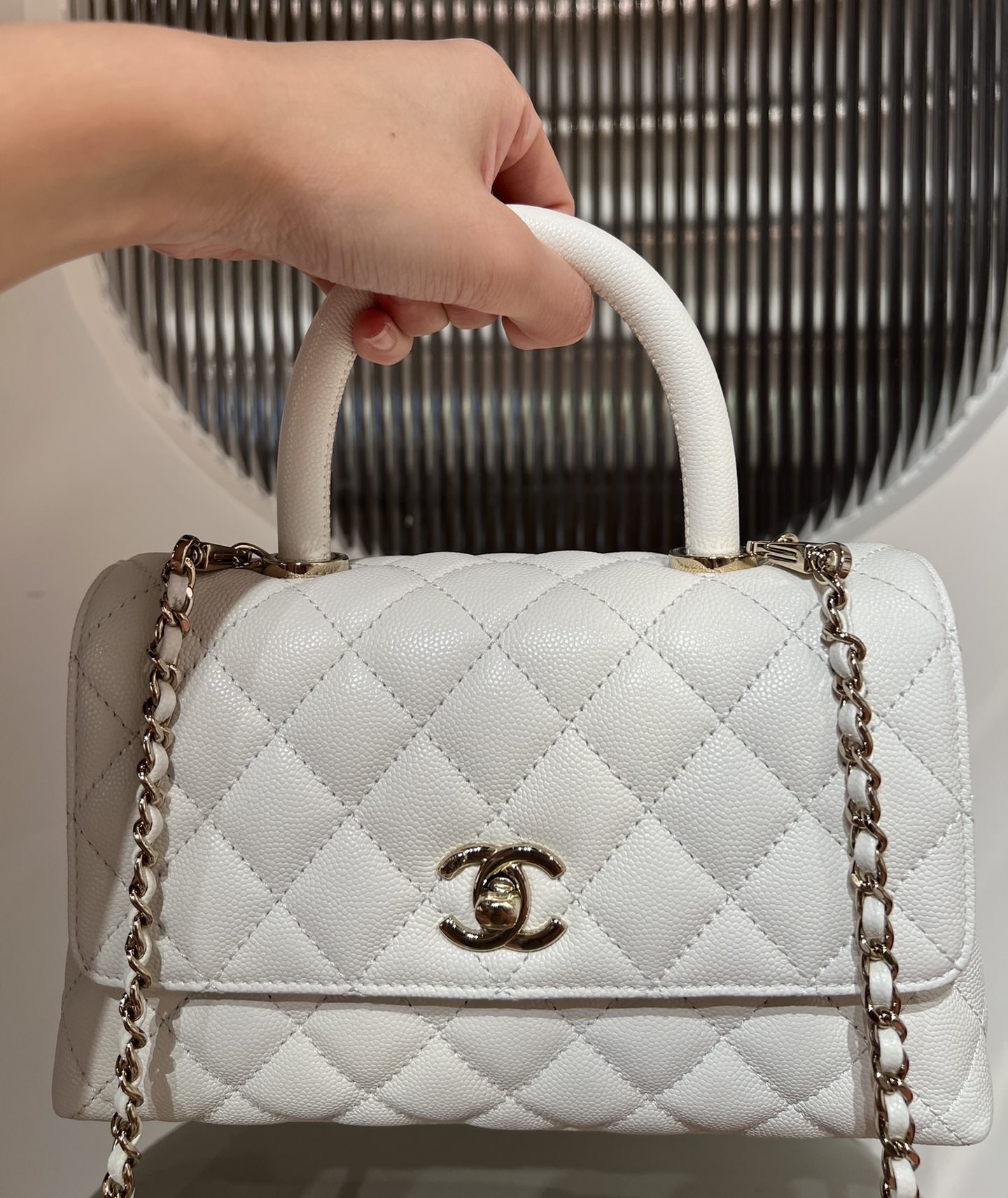 Coco handel small size original leather fine lines caviar Size: 14x24x10cm White light gold buckle - Image 3