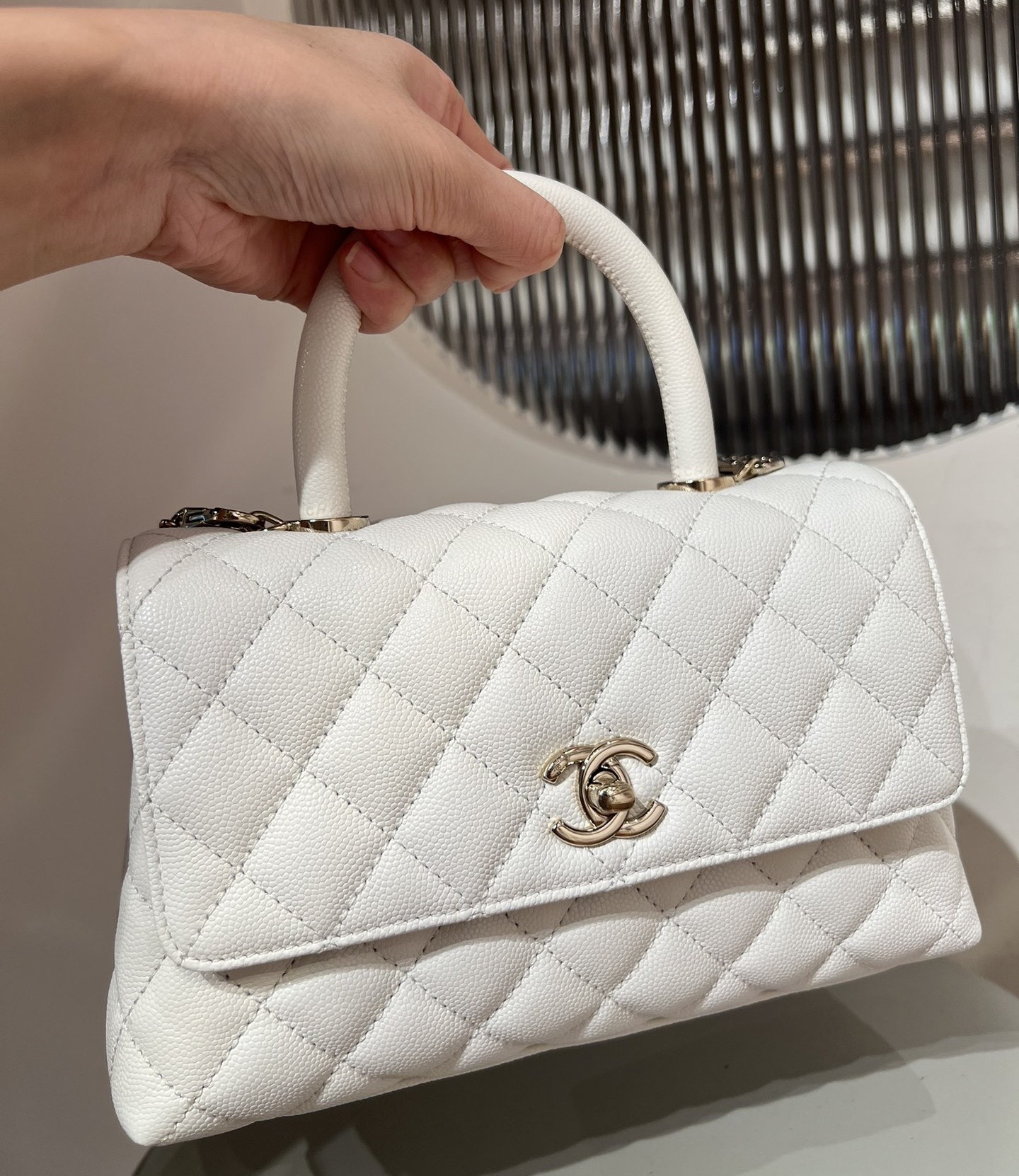 Coco handel small size original leather fine lines caviar Size: 14x24x10cm White light gold buckle - Image 4