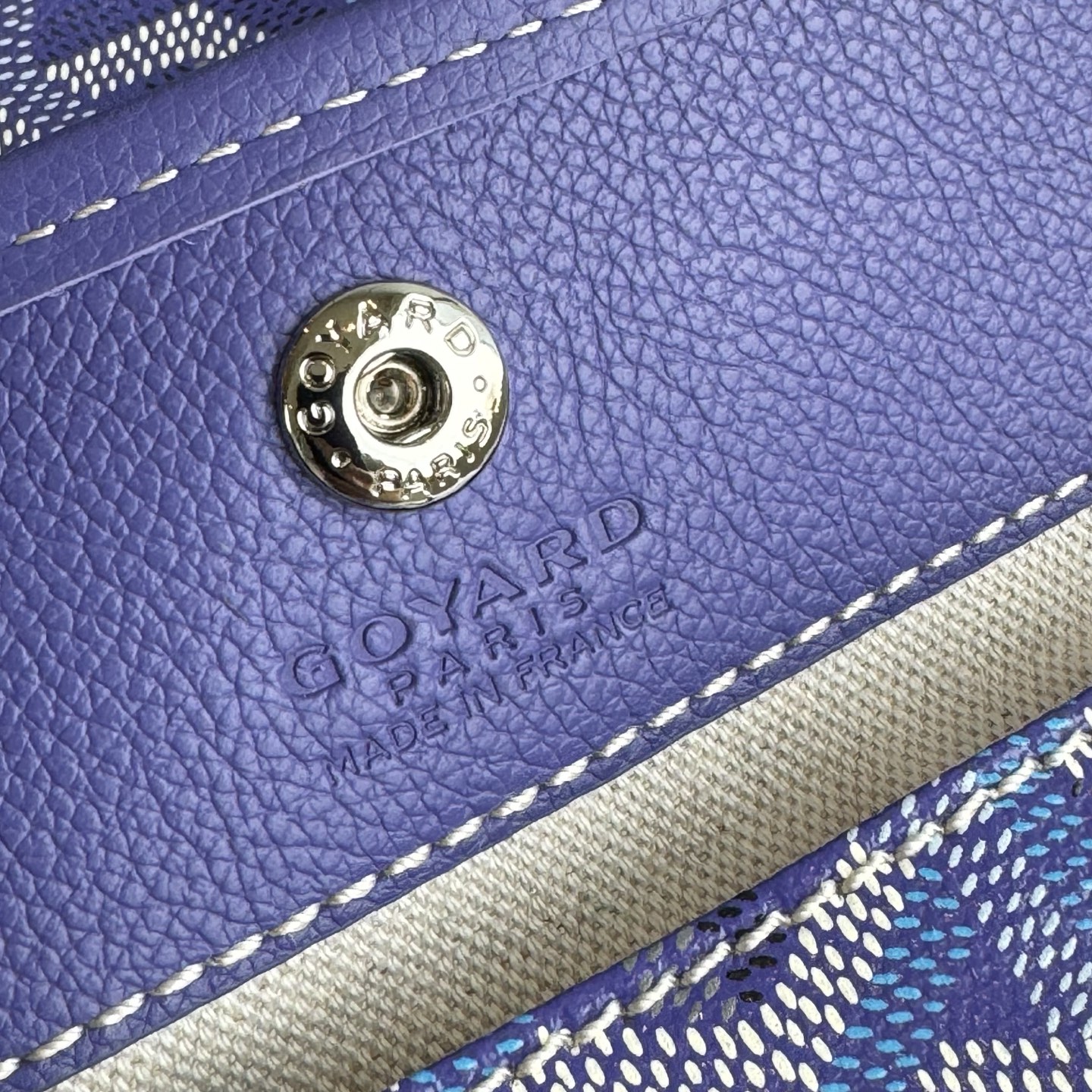 Goyard Goya counter latest version upgraded version new color 🤩 Hobo mini underarm bag mini glow new color The Hobo bag is the epitome of lightweight, flexible and secure, thanks to its zipper closure - Image 11