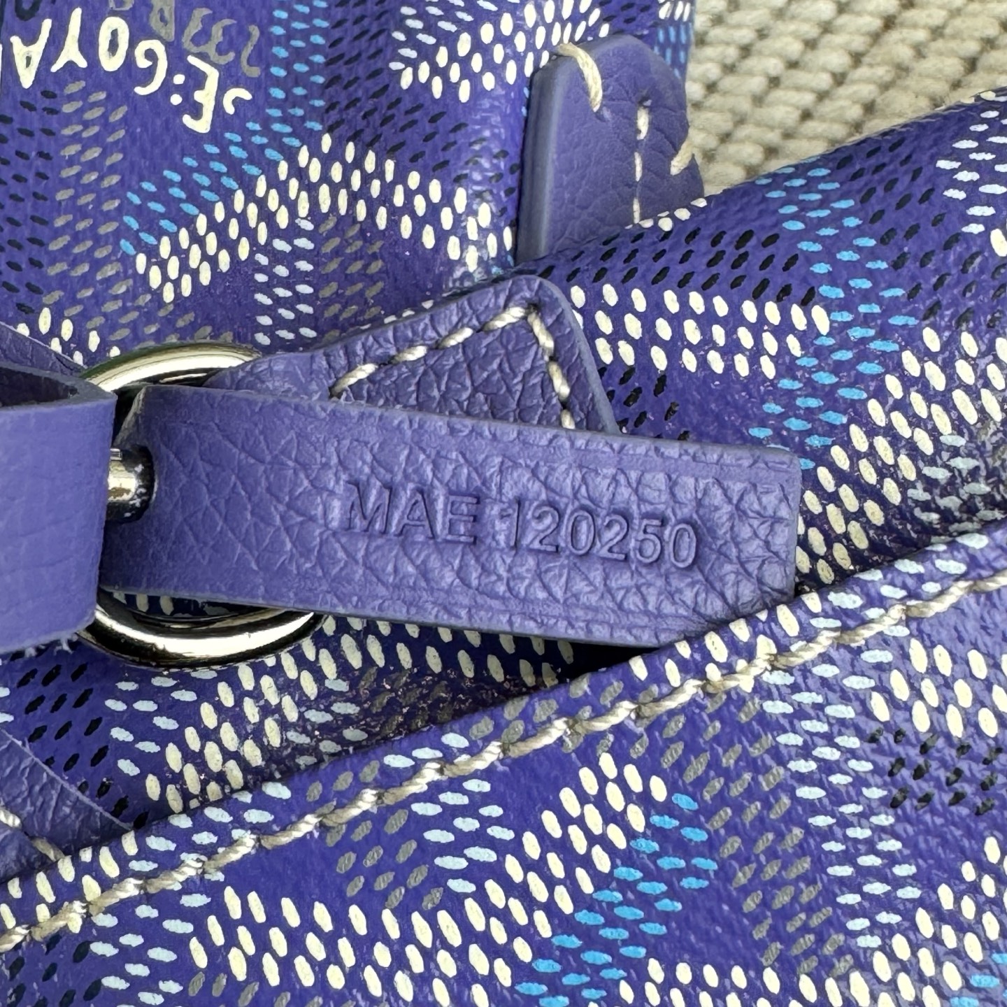 Goyard Goya counter latest version upgraded version new color 🤩 Hobo mini underarm bag mini glow new color The Hobo bag is the epitome of lightweight, flexible and secure, thanks to its zipper closure - Image 13