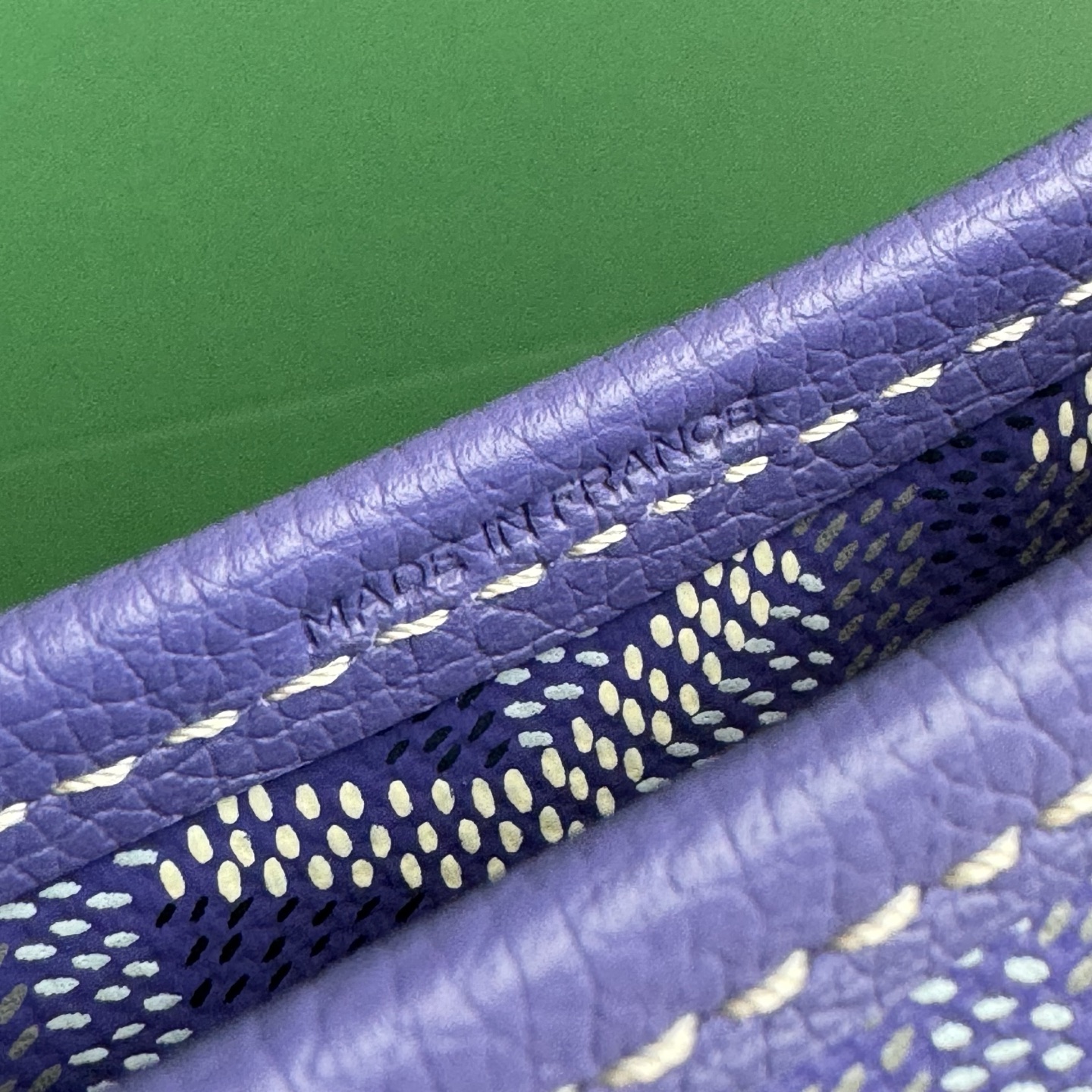 Goyard Goya counter latest version upgraded version new color 🤩 Hobo mini underarm bag mini glow new color The Hobo bag is the epitome of lightweight, flexible and secure, thanks to its zipper closure - Image 14