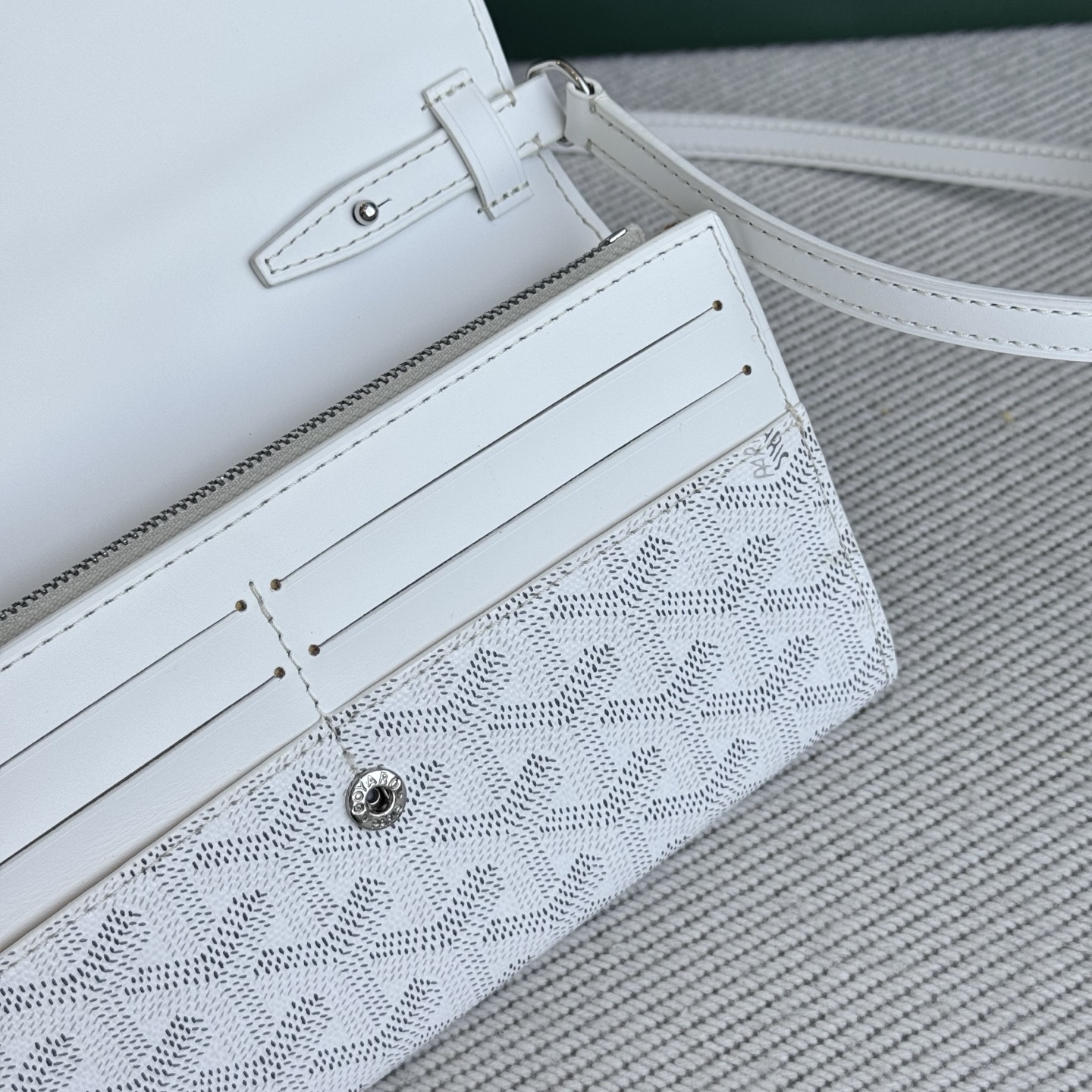 New product launch Varenne small shoulder bag, a must-have item for going out |||🆕Varenne small shoulder bag is equipped with a detachable shoulder strap and can be used as a clutch bag Size:19cmX12cmX3.3cm Style number 8055 - Image 4