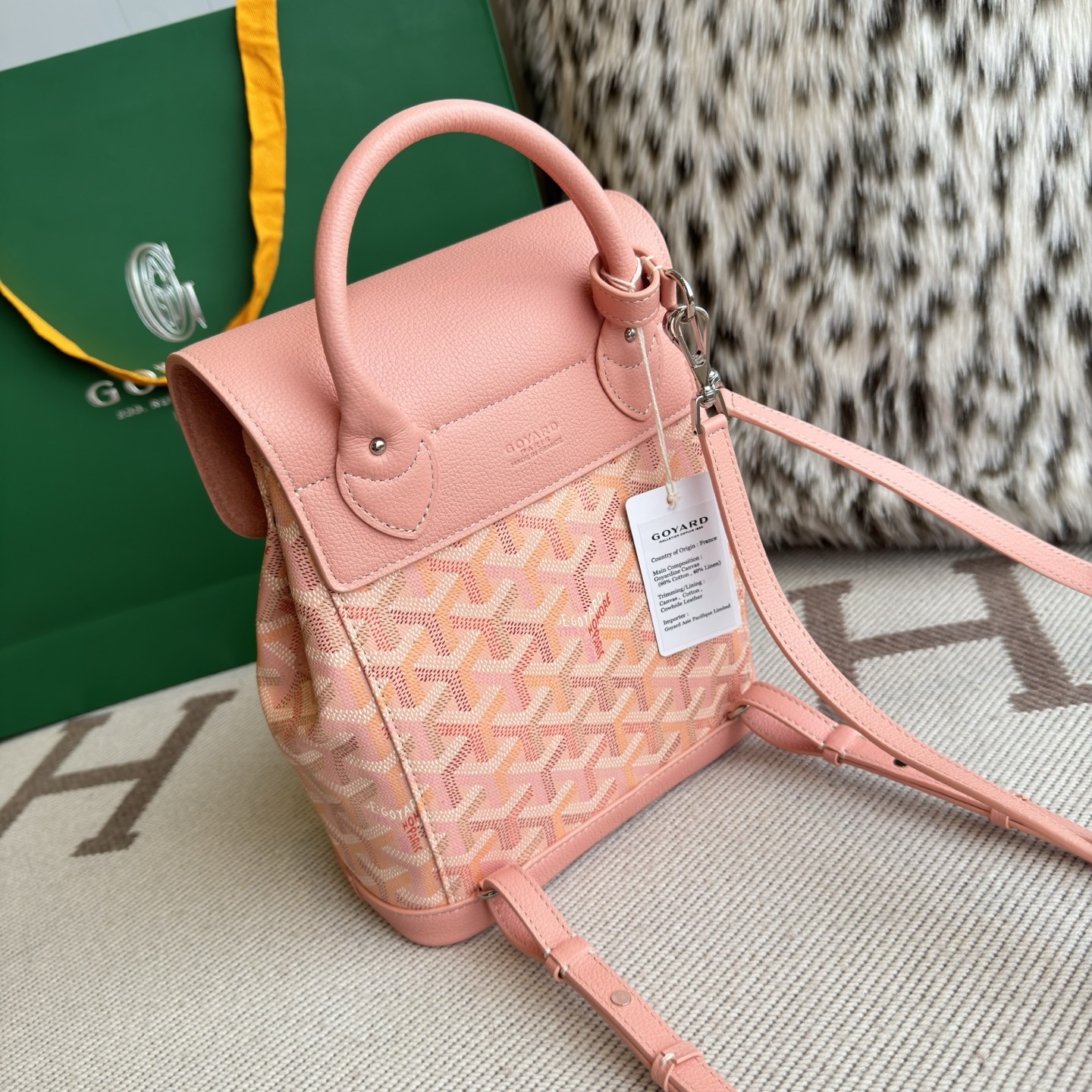 Real shot video of Four Seasons Colorful Series Polar Blue ~ Goyard Goya counter latest version upgraded version new color 🤩Goyard Alpin Backpack Mini Size: 19X9.5X23cm~ Style number 8035 I really recommend this alpin backpack~ In addition to the basic color, it now comes in four limited colors✨A variety of carrying methods can be carried on the shoulders, cross-body, or under the armpit - Image 2