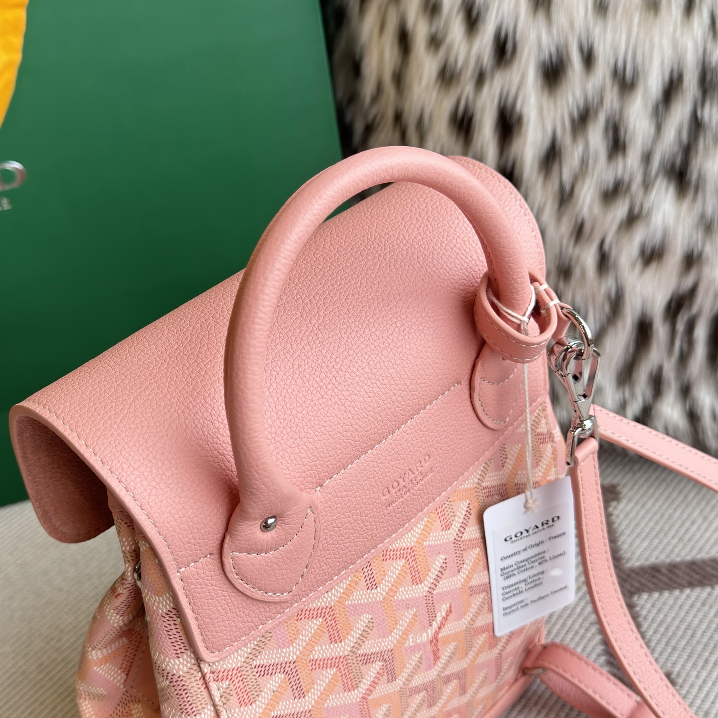 Real shot video of Four Seasons Colorful Series Polar Blue ~ Goyard Goya counter latest version upgraded version new color 🤩Goyard Alpin Backpack Mini Size: 19X9.5X23cm~ Style number 8035 I really recommend this alpin backpack~ In addition to the basic color, it now comes in four limited colors✨A variety of carrying methods can be carried on the shoulders, cross-body, or under the armpit - Image 10