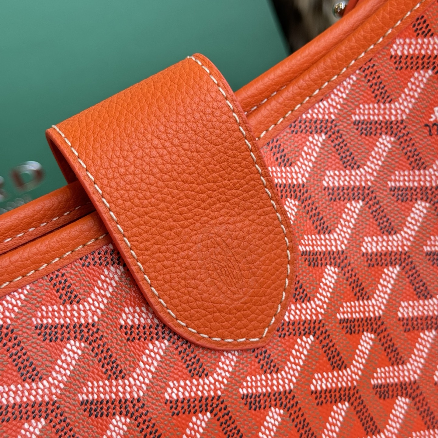 Goyard Goya MUSETTE crossbody bag It's both elegant and effortless, with a crisp silhouette, lightweight texture and ample capacity - Image 10