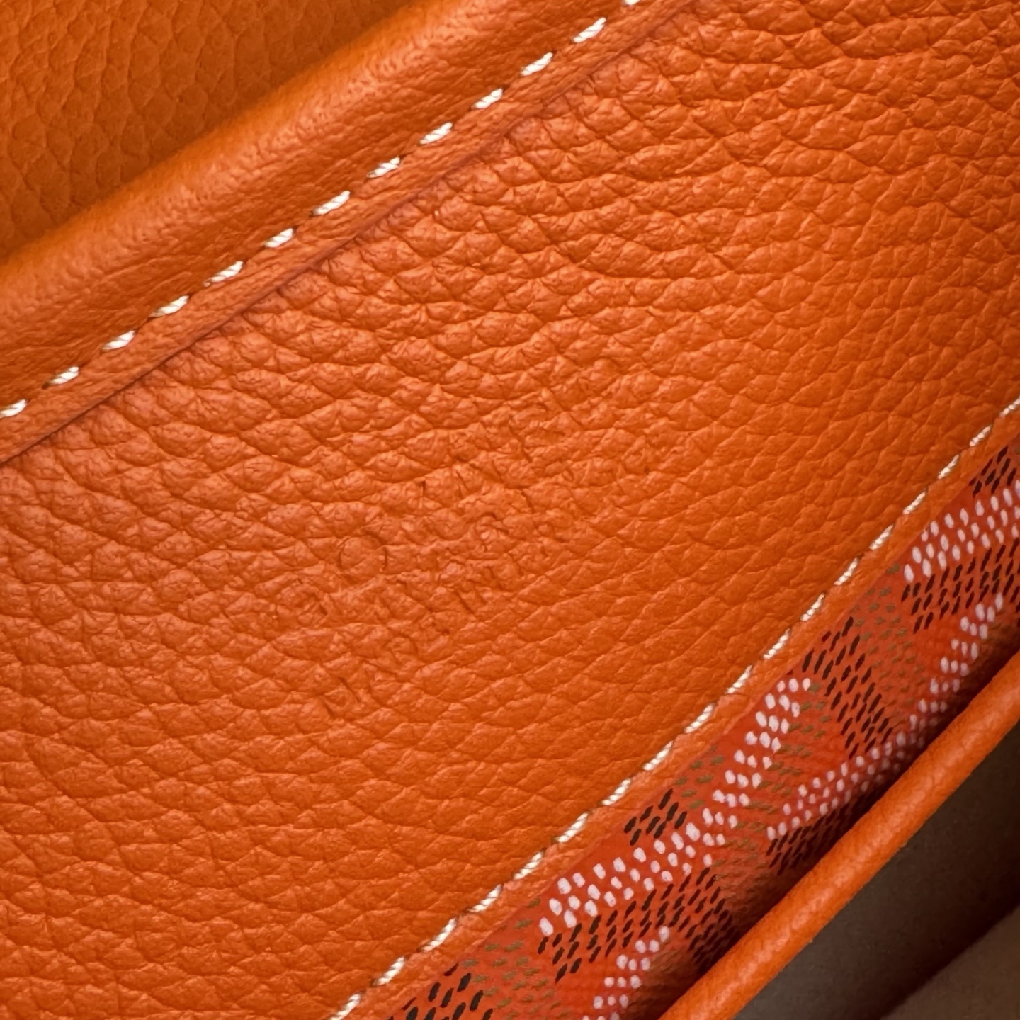 Goyard Goya MUSETTE crossbody bag It's both elegant and effortless, with a crisp silhouette, lightweight texture and ample capacity - Image 11