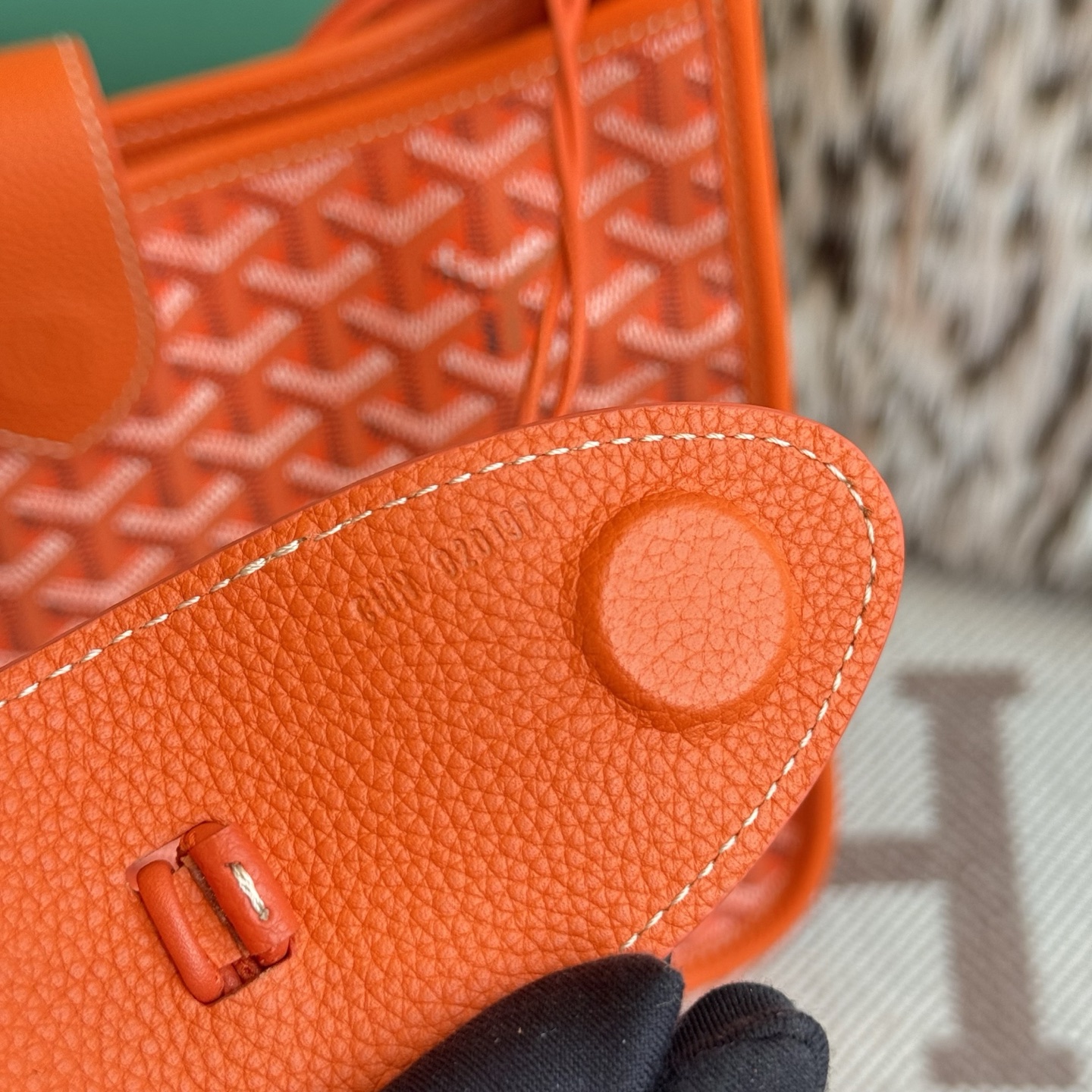 Goyard Goya MUSETTE crossbody bag It's both elegant and effortless, with a crisp silhouette, lightweight texture and ample capacity - Image 14