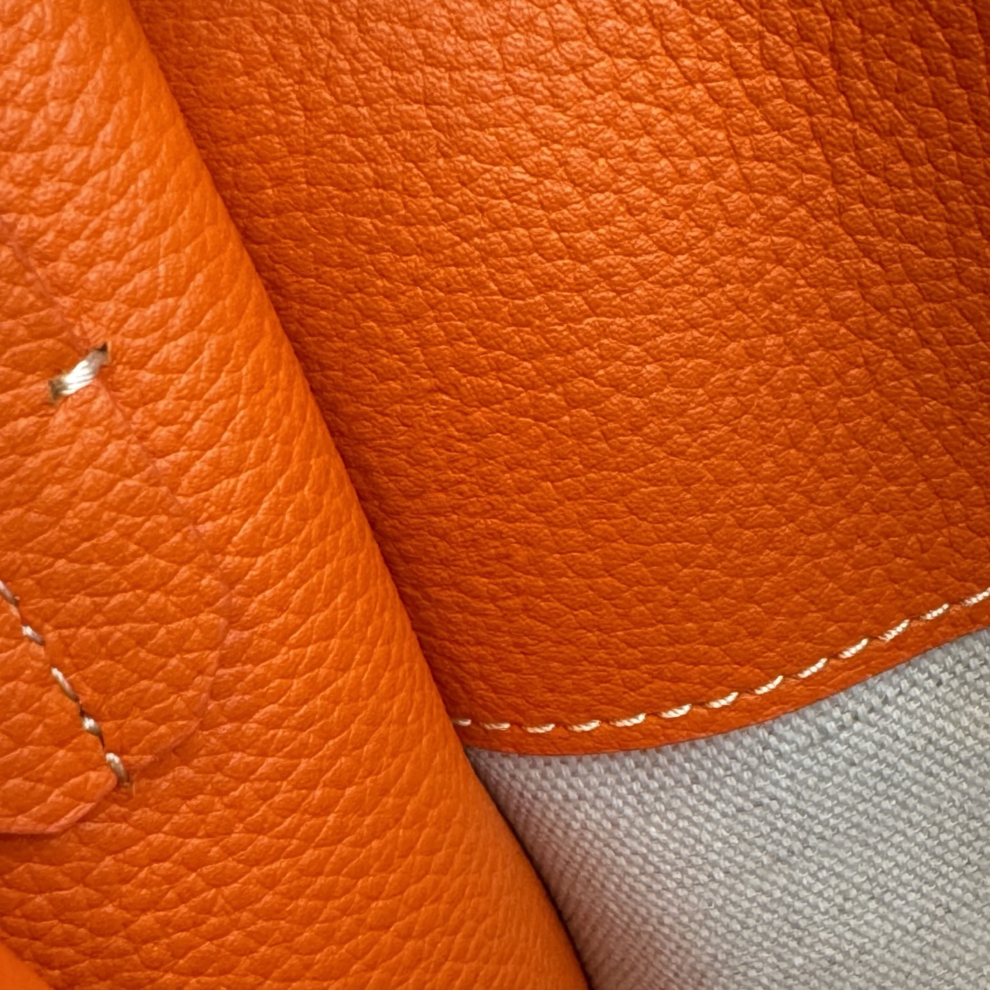 Goyard Goya MUSETTE crossbody bag It's both elegant and effortless, with a crisp silhouette, lightweight texture and ample capacity - Image 15