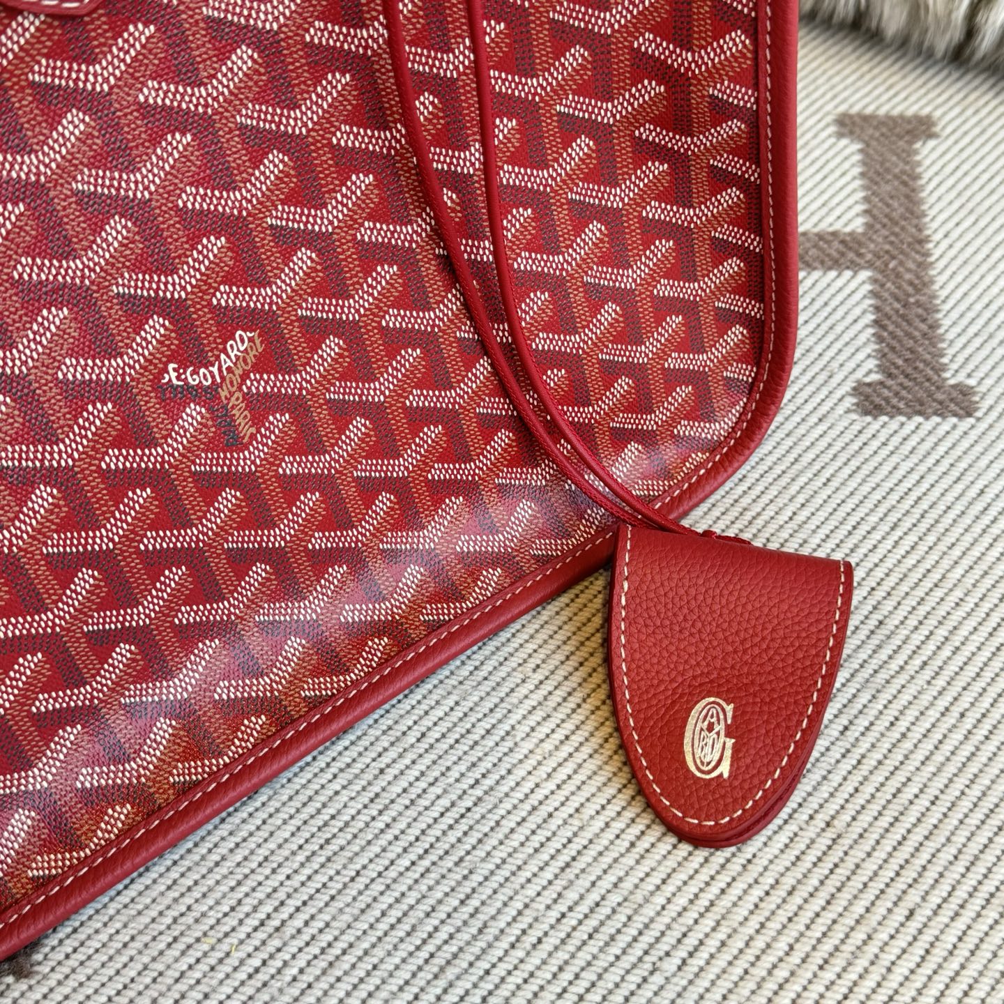 Goyard Goya MUSETTE crossbody bag It's both elegant and effortless, with a crisp silhouette, lightweight texture and ample capacity - Image 8