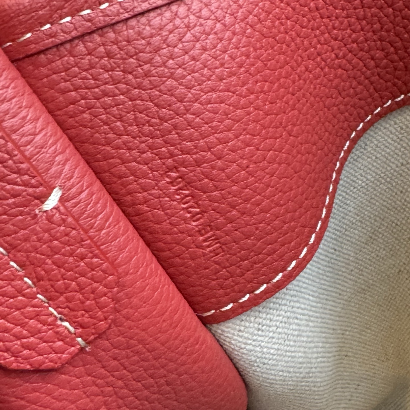 Goyard Goya MUSETTE crossbody bag It's both elegant and effortless, with a crisp silhouette, lightweight texture and ample capacity - Image 12