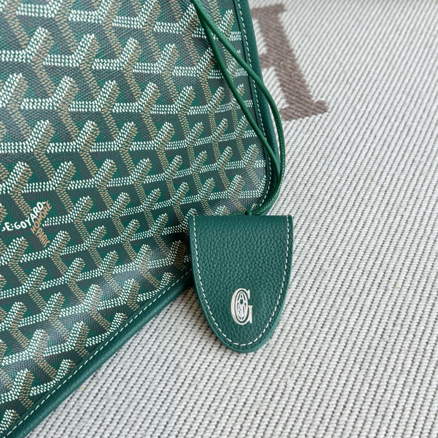Goyard Goya MUSETTE crossbody bag It's both elegant and effortless, with a crisp silhouette, lightweight texture and ample capacity - Image 8