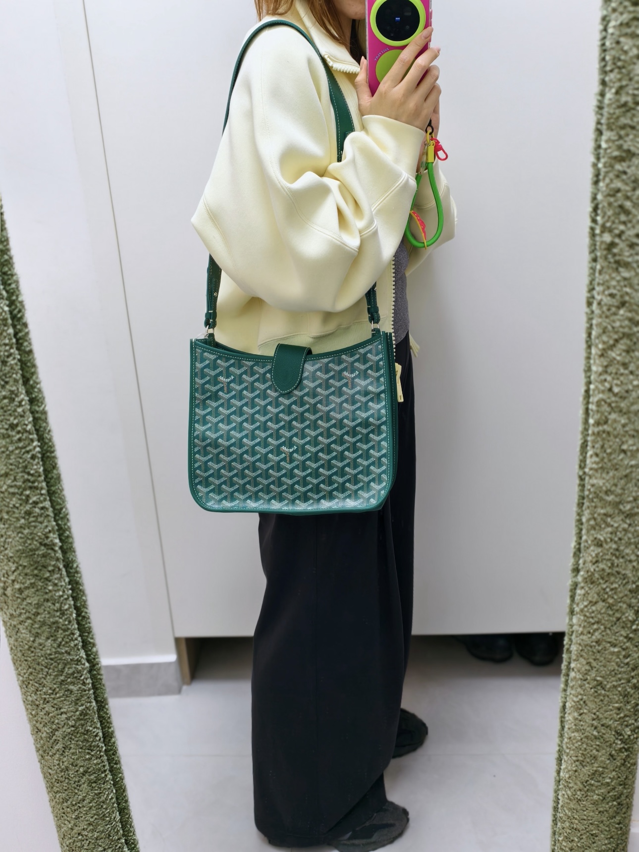 Goyard Goya MUSETTE crossbody bag It's both elegant and effortless, with a crisp silhouette, lightweight texture and ample capacity - Image 10