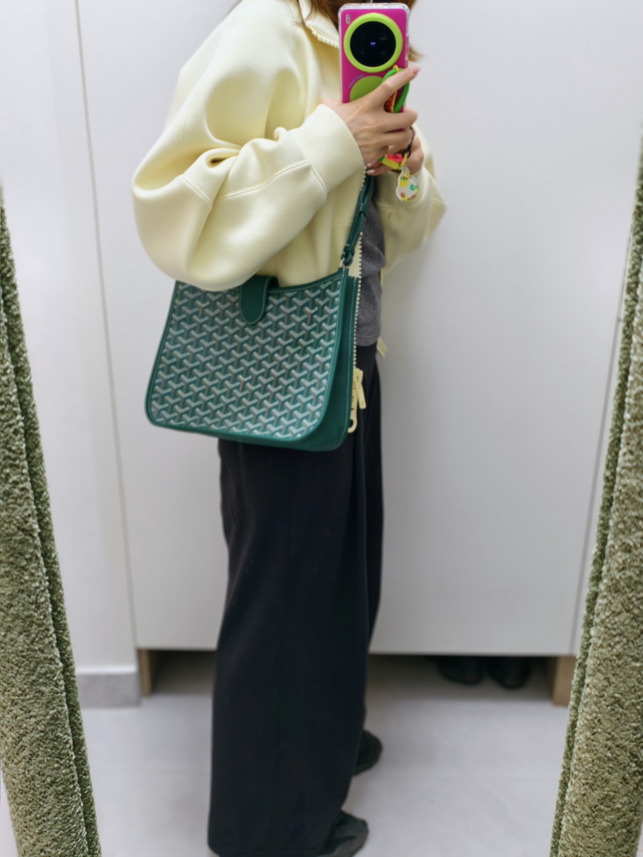 Goyard Goya MUSETTE crossbody bag It's both elegant and effortless, with a crisp silhouette, lightweight texture and ample capacity - Image 12