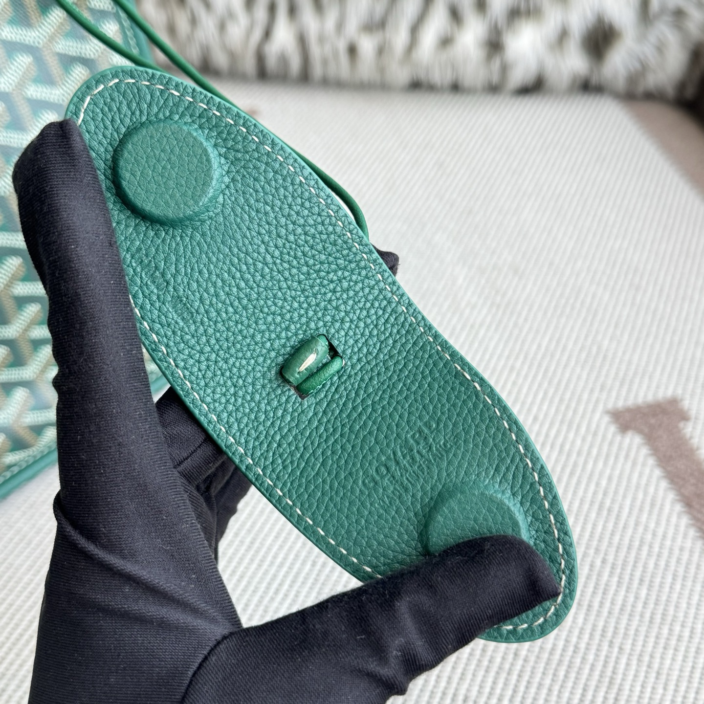 Goyard Goya MUSETTE crossbody bag It's both elegant and effortless, with a crisp silhouette, lightweight texture and ample capacity - Image 9