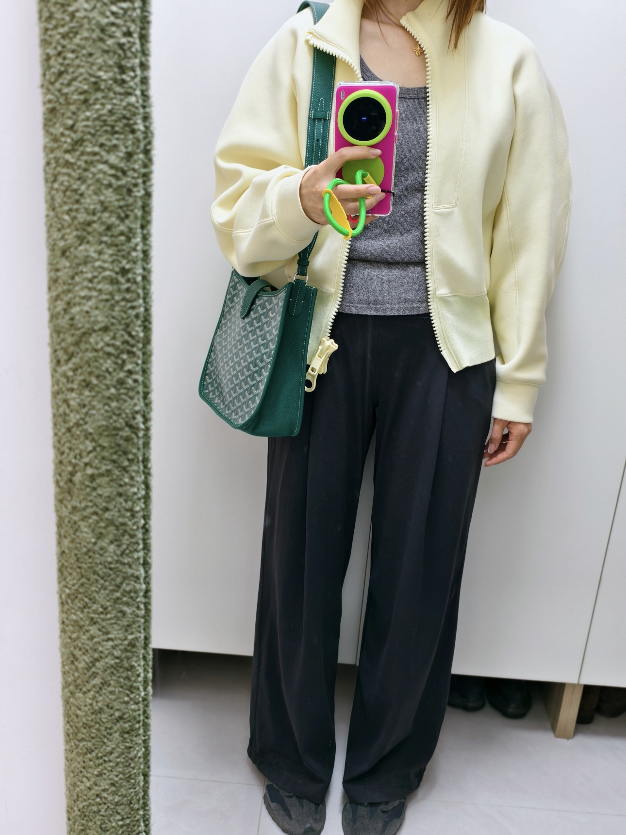 Goyard Goya MUSETTE crossbody bag It's both elegant and effortless, with a crisp silhouette, lightweight texture and ample capacity - Image 11