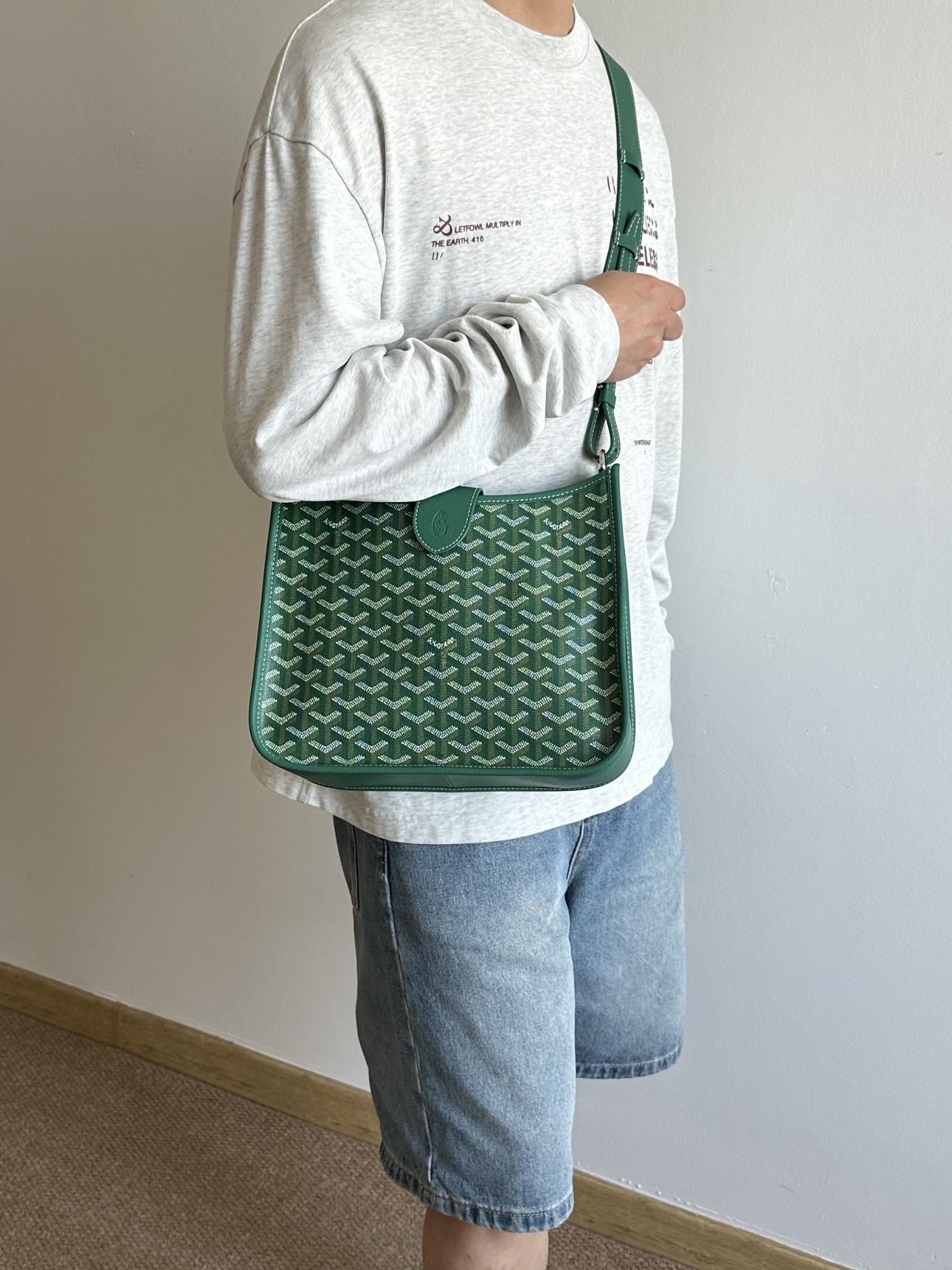 Goyard Goya MUSETTE crossbody bag It's both elegant and effortless, with a crisp silhouette, lightweight texture and ample capacity - Image 15