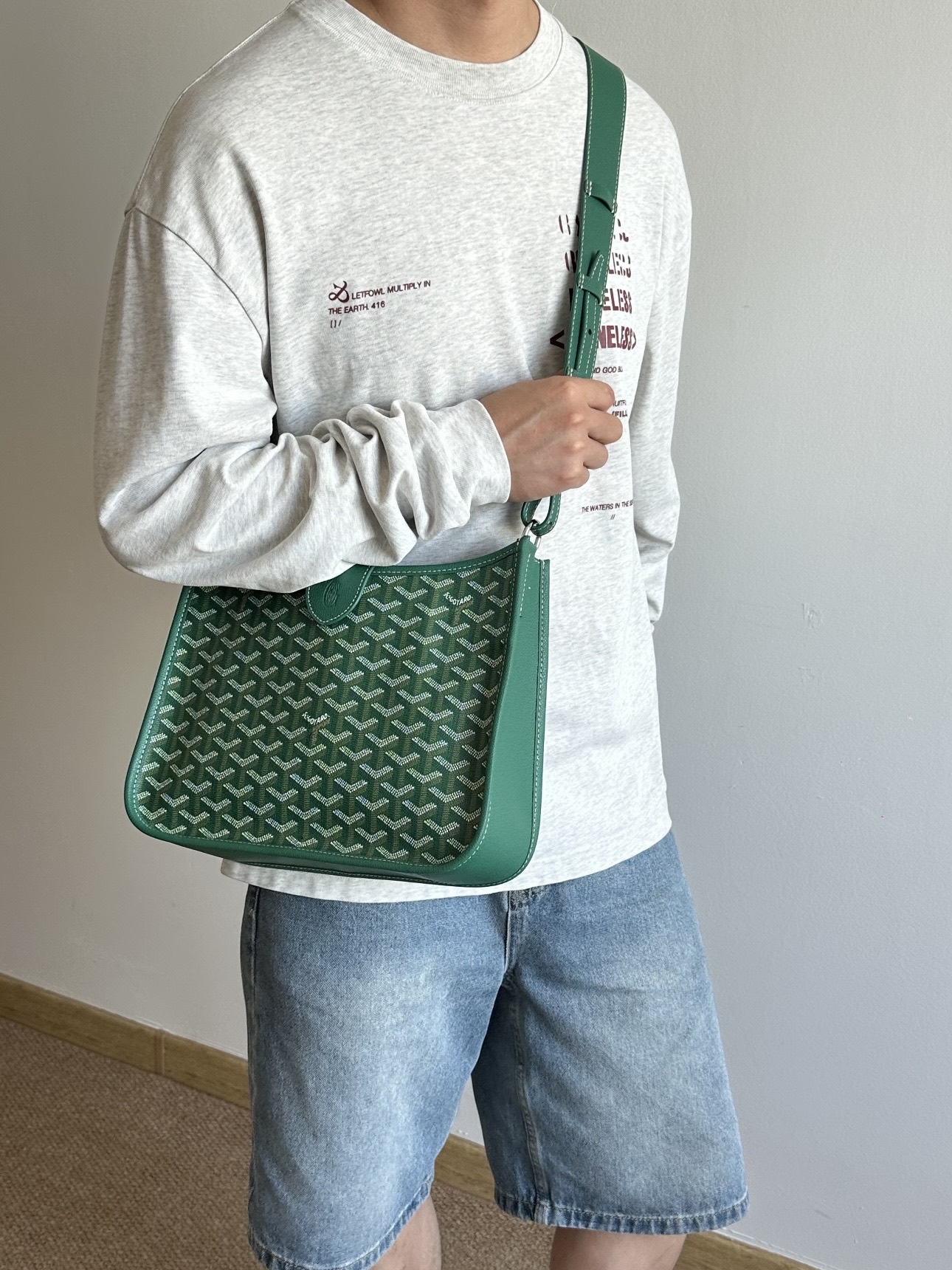Goyard Goya MUSETTE crossbody bag It's both elegant and effortless, with a crisp silhouette, lightweight texture and ample capacity - Image 16