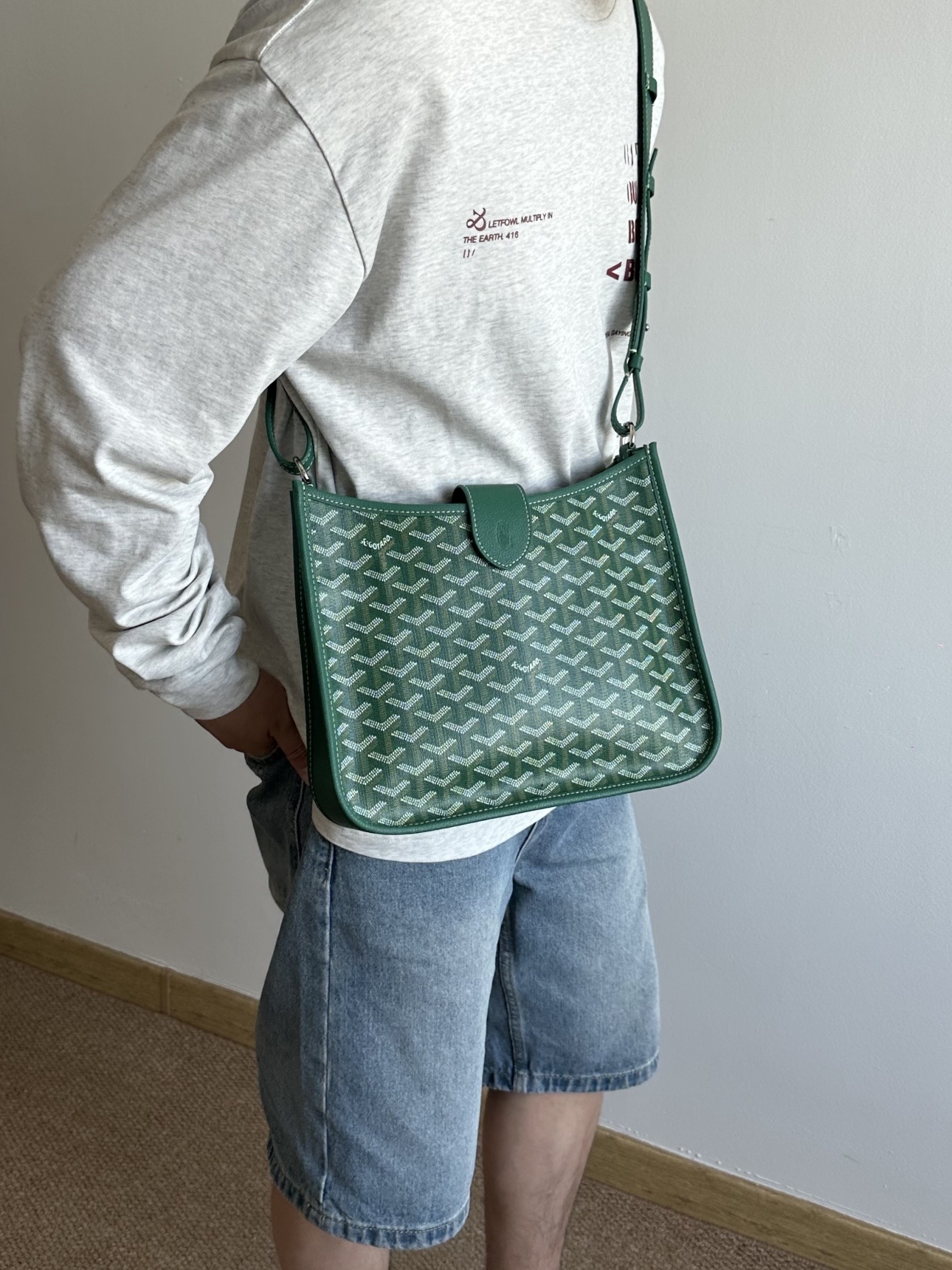 Goyard Goya MUSETTE crossbody bag It's both elegant and effortless, with a crisp silhouette, lightweight texture and ample capacity - Image 17