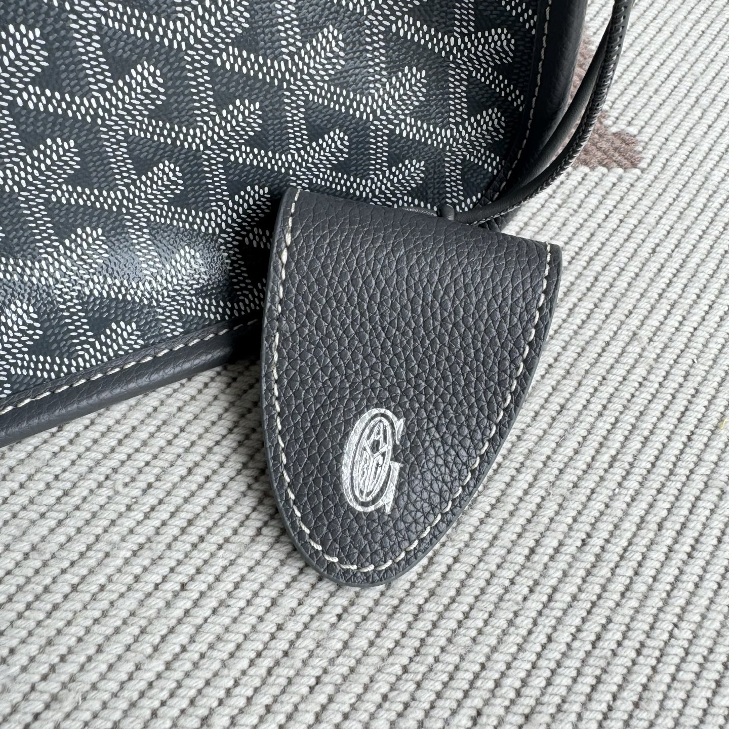 Goyard Goya MUSETTE crossbody bag It's both elegant and effortless, with a crisp silhouette, lightweight texture and ample capacity - Image 8