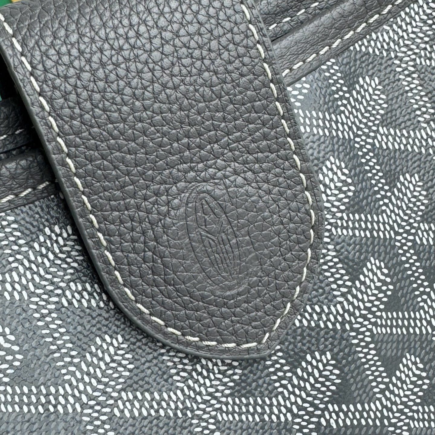 Goyard Goya MUSETTE crossbody bag It's both elegant and effortless, with a crisp silhouette, lightweight texture and ample capacity - Image 10