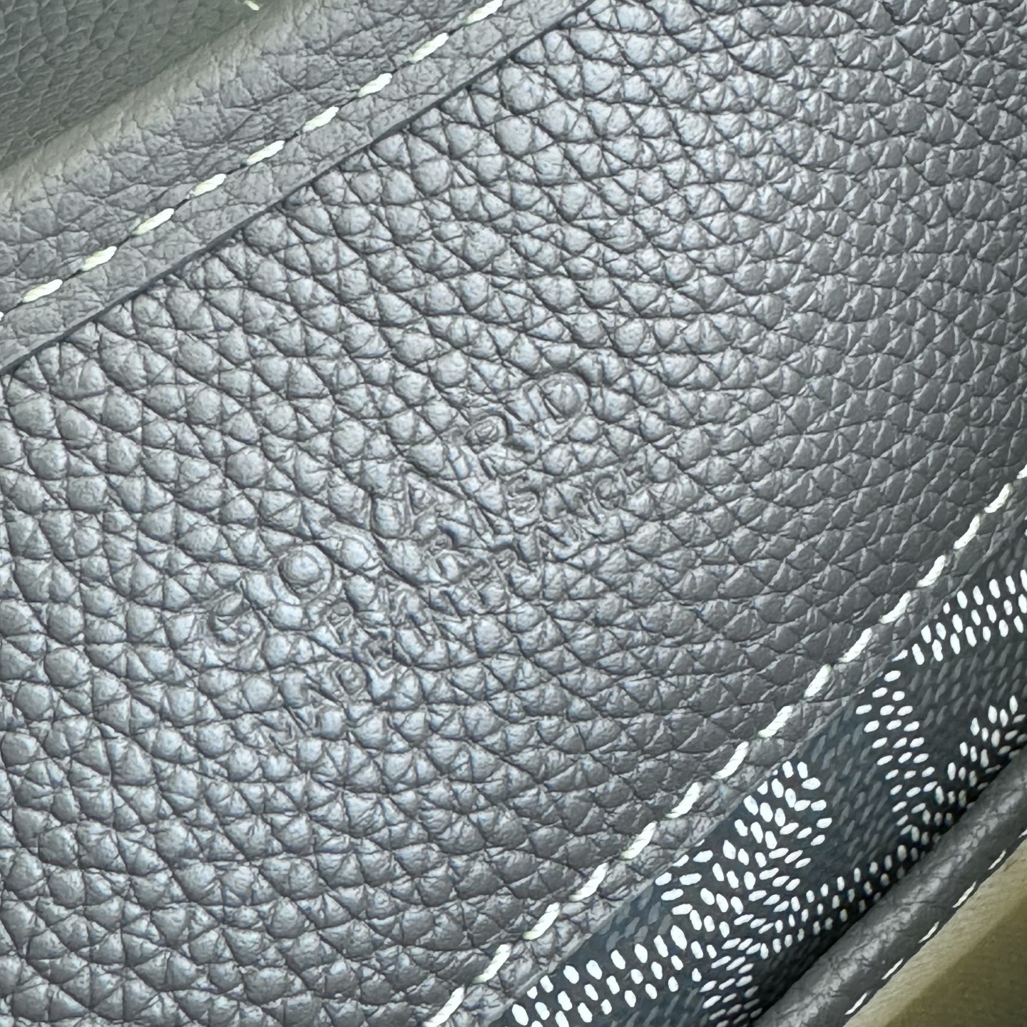 Goyard Goya MUSETTE crossbody bag It's both elegant and effortless, with a crisp silhouette, lightweight texture and ample capacity - Image 12