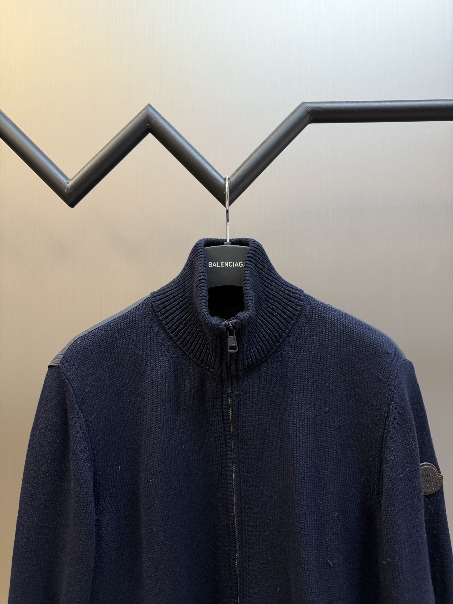 Moc logo sweater-paneled down jacket Custom-woven wool-blend velvet, with a horizontal quilted temperature-locking down layer embedded in the back, integrating elegant texture and hard-core cold protection - Image 2