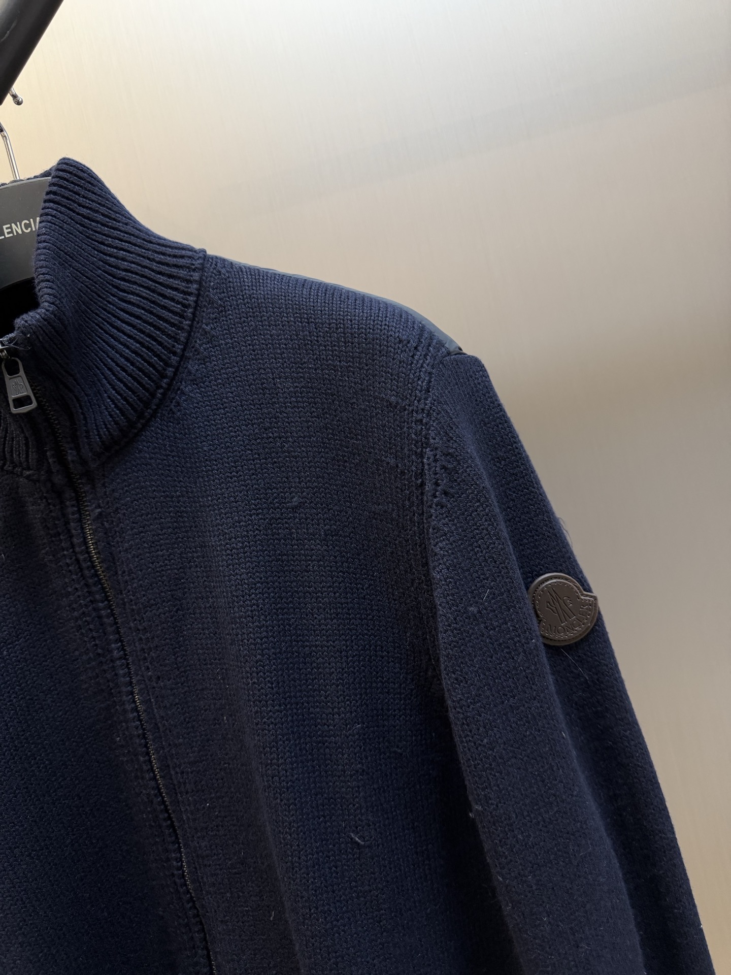 Moc logo sweater-paneled down jacket Custom-woven wool-blend velvet, with a horizontal quilted temperature-locking down layer embedded in the back, integrating elegant texture and hard-core cold protection - Image 3