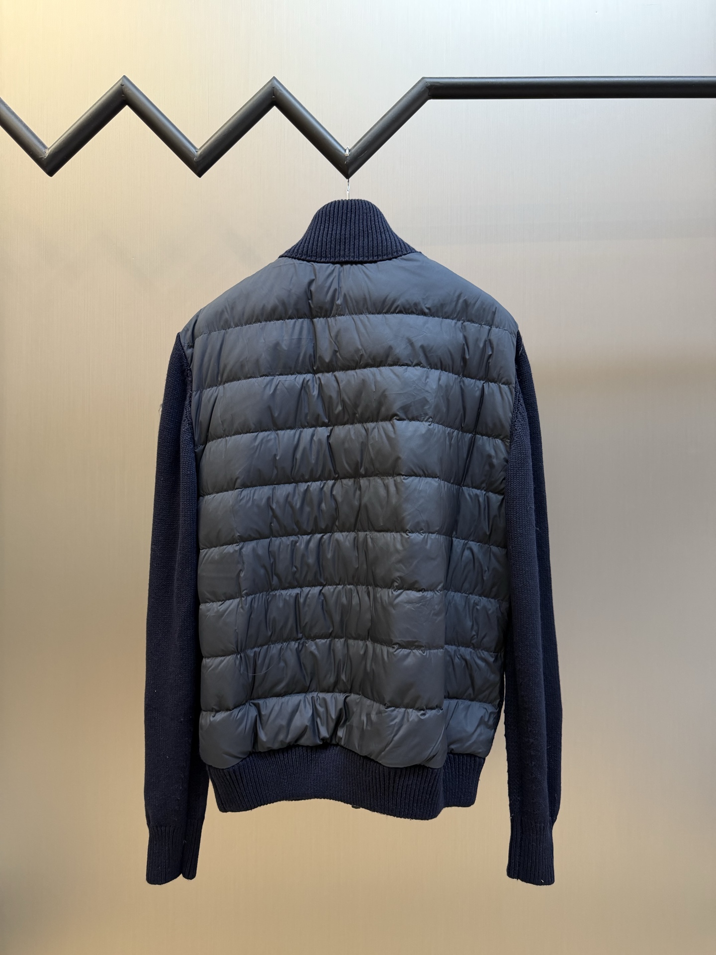 Moc logo sweater-paneled down jacket Custom-woven wool-blend velvet, with a horizontal quilted temperature-locking down layer embedded in the back, integrating elegant texture and hard-core cold protection - Image 4