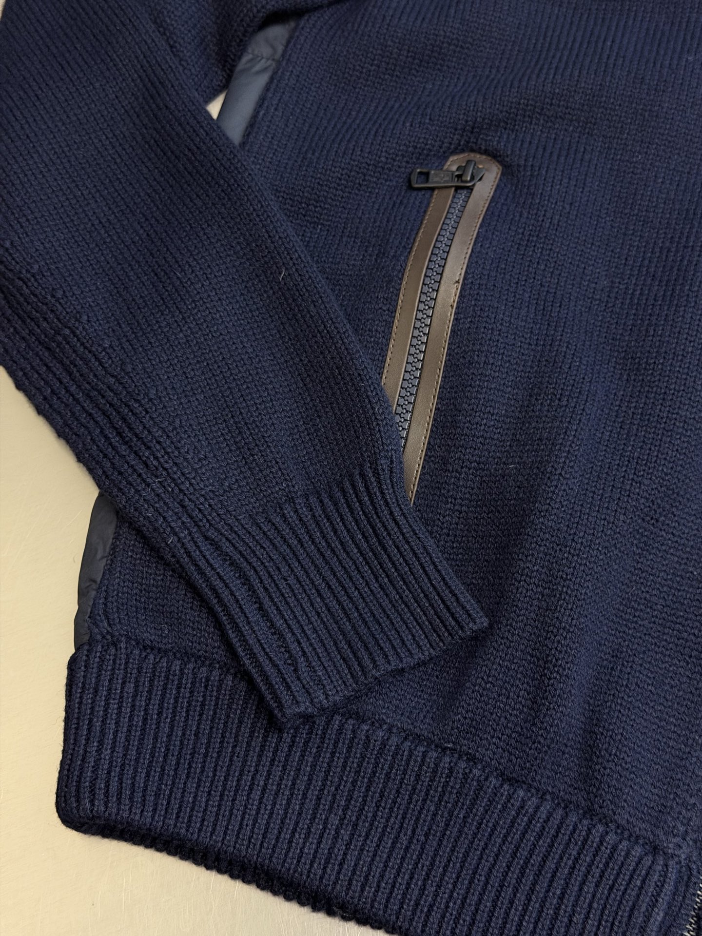 Moc logo sweater-paneled down jacket Custom-woven wool-blend velvet, with a horizontal quilted temperature-locking down layer embedded in the back, integrating elegant texture and hard-core cold protection - Image 8