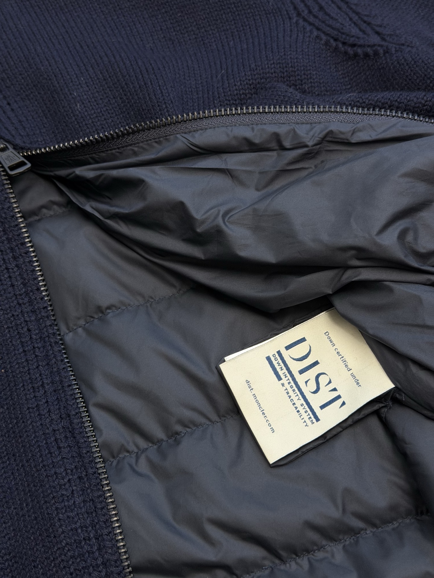 Moc logo sweater-paneled down jacket Custom-woven wool-blend velvet, with a horizontal quilted temperature-locking down layer embedded in the back, integrating elegant texture and hard-core cold protection - Image 9