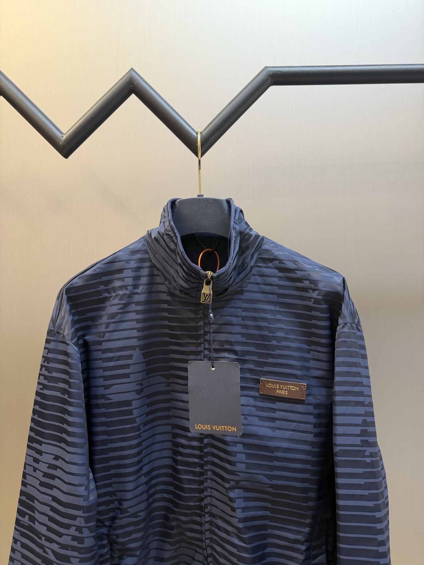 Lu jacquard textured patch jacket Customized Yao tide shadow jacquard brocade weft, deep shadow navy blue condenses the body, and the whole body is woven to trace the Dynamic Monogram dynamic pattern, matte and satin textures are interlaced, and the classic pattern is hidden by light and shadow - Image 2