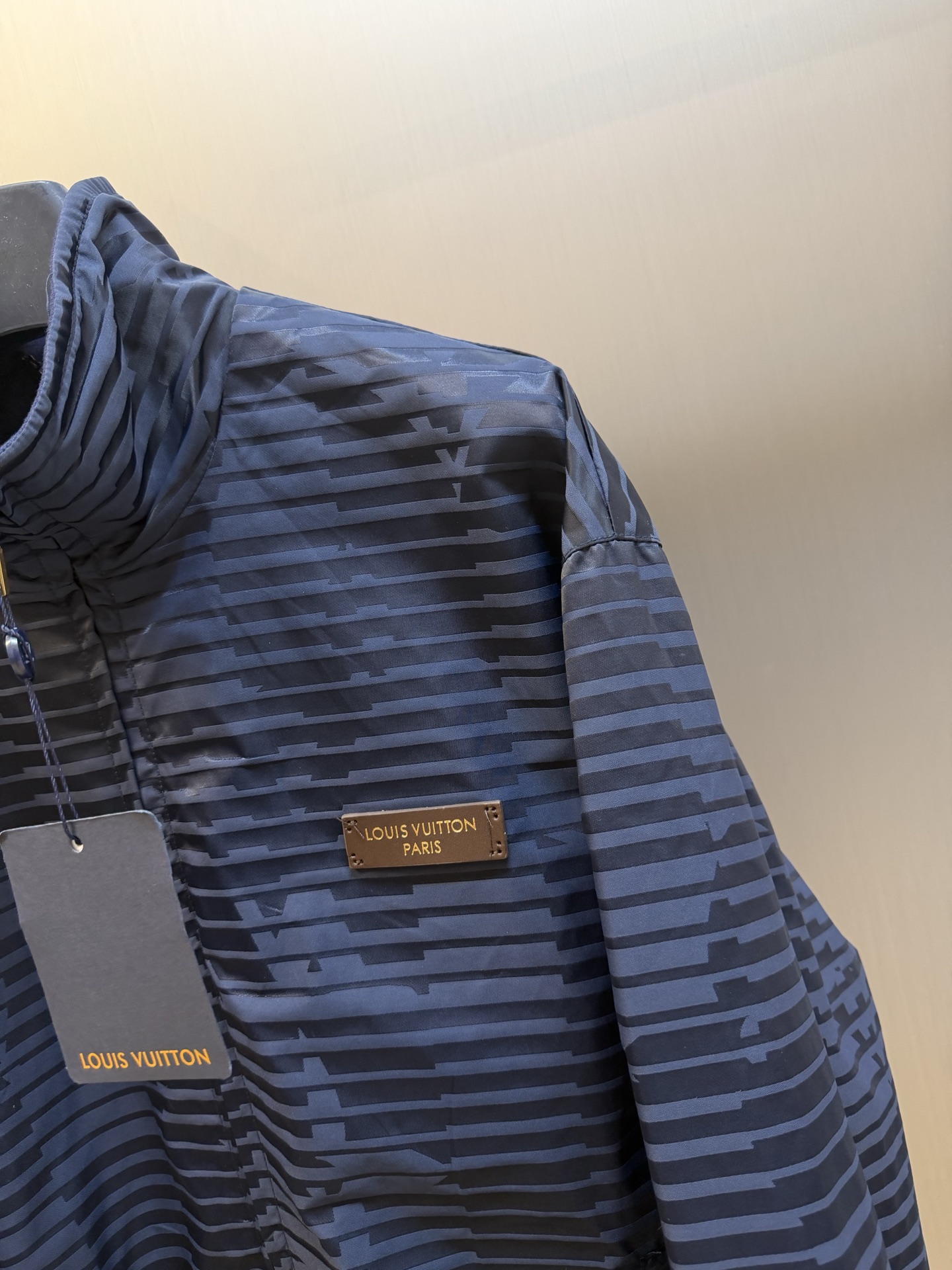 Lu jacquard textured patch jacket Customized Yao tide shadow jacquard brocade weft, deep shadow navy blue condenses the body, and the whole body is woven to trace the Dynamic Monogram dynamic pattern, matte and satin textures are interlaced, and the classic pattern is hidden by light and shadow - Image 3