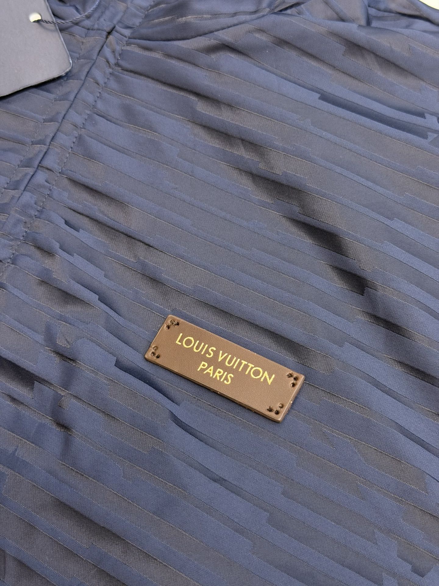 Lu jacquard textured patch jacket Customized Yao tide shadow jacquard brocade weft, deep shadow navy blue condenses the body, and the whole body is woven to trace the Dynamic Monogram dynamic pattern, matte and satin textures are interlaced, and the classic pattern is hidden by light and shadow - Image 7