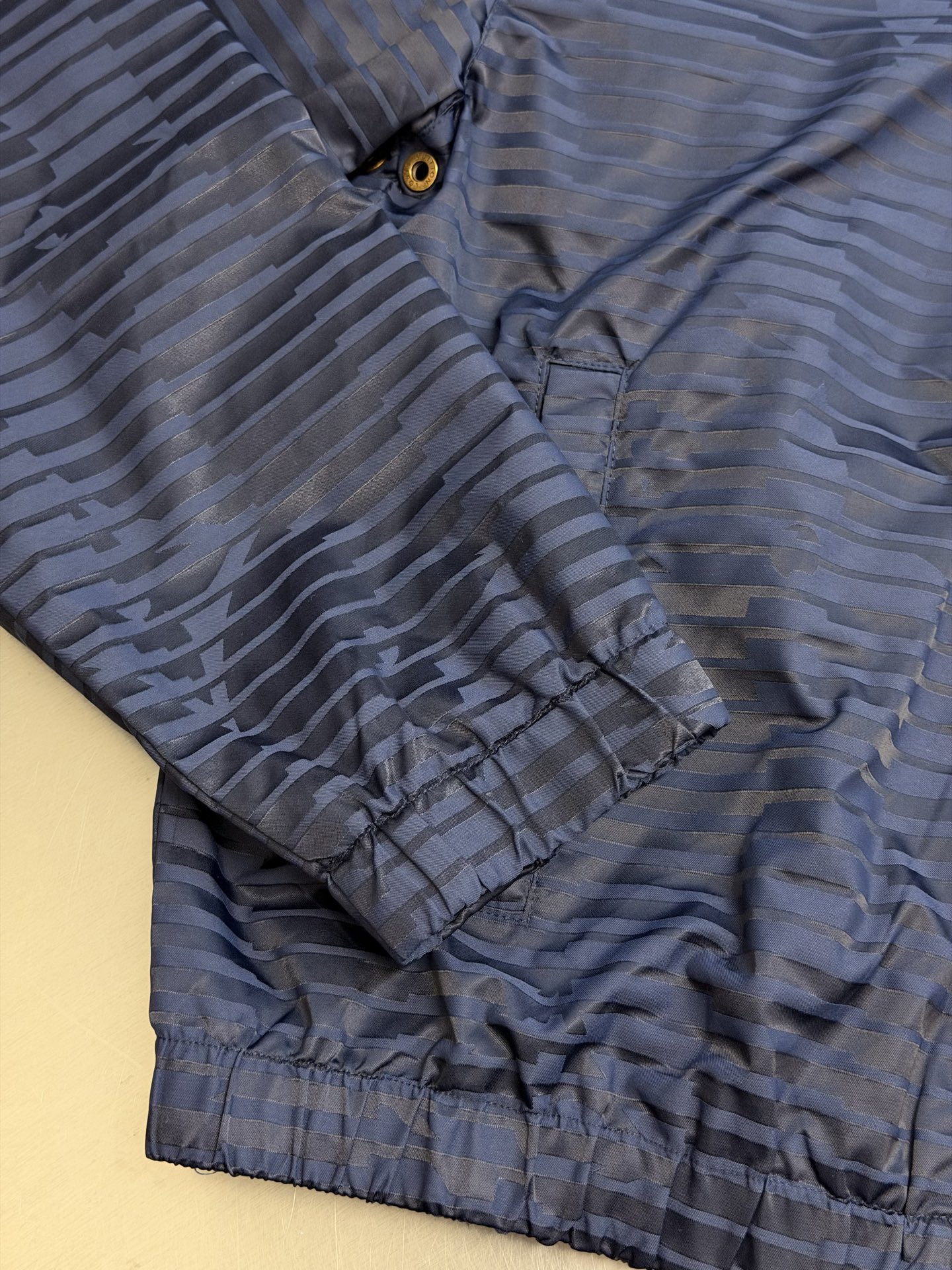 Lu jacquard textured patch jacket Customized Yao tide shadow jacquard brocade weft, deep shadow navy blue condenses the body, and the whole body is woven to trace the Dynamic Monogram dynamic pattern, matte and satin textures are interlaced, and the classic pattern is hidden by light and shadow - Image 8
