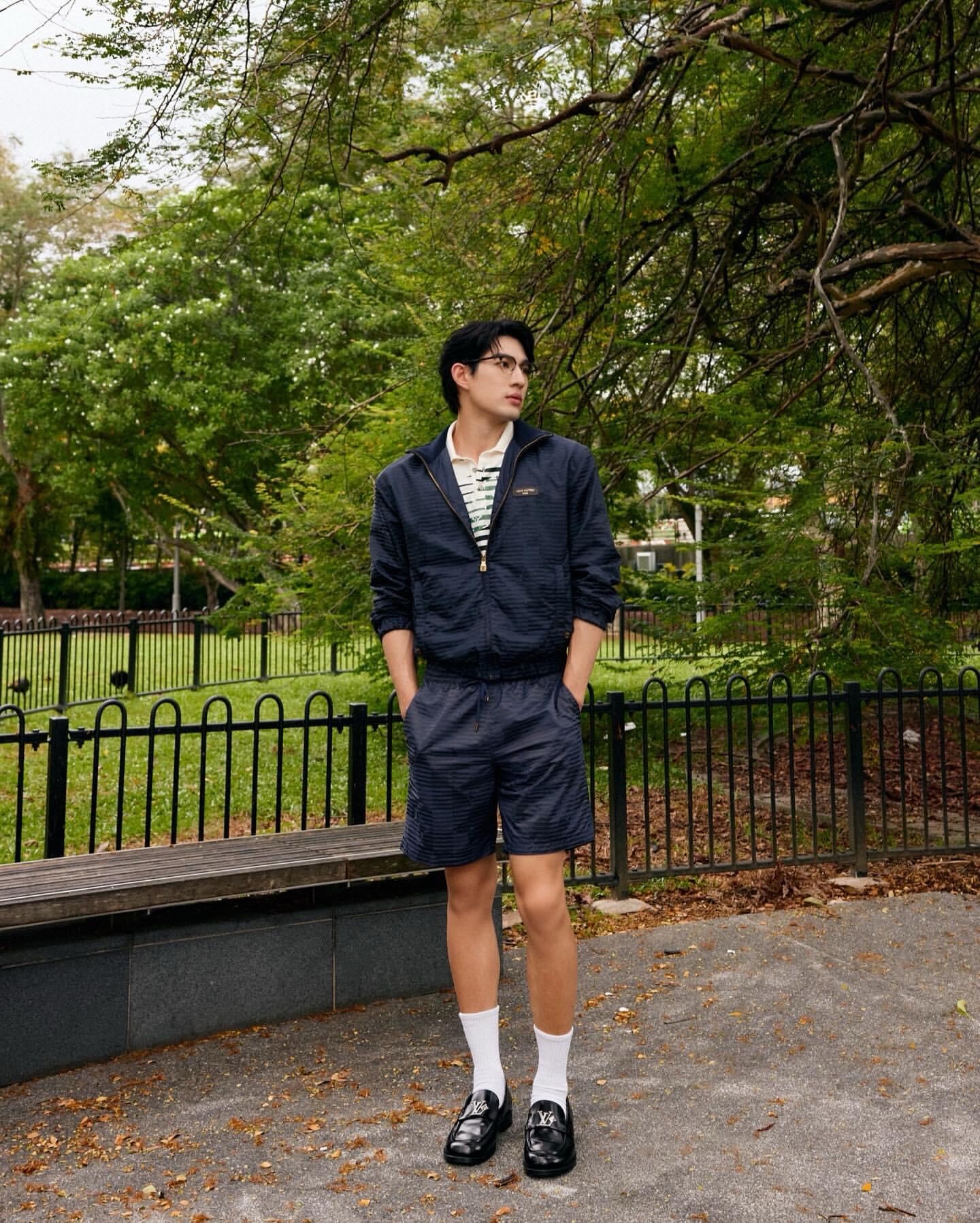 Lu jacquard textured patch jacket Customized Yao tide shadow jacquard brocade weft, deep shadow navy blue condenses the body, and the whole body is woven to trace the Dynamic Monogram dynamic pattern, matte and satin textures are interlaced, and the classic pattern is hidden by light and shadow - Image 11