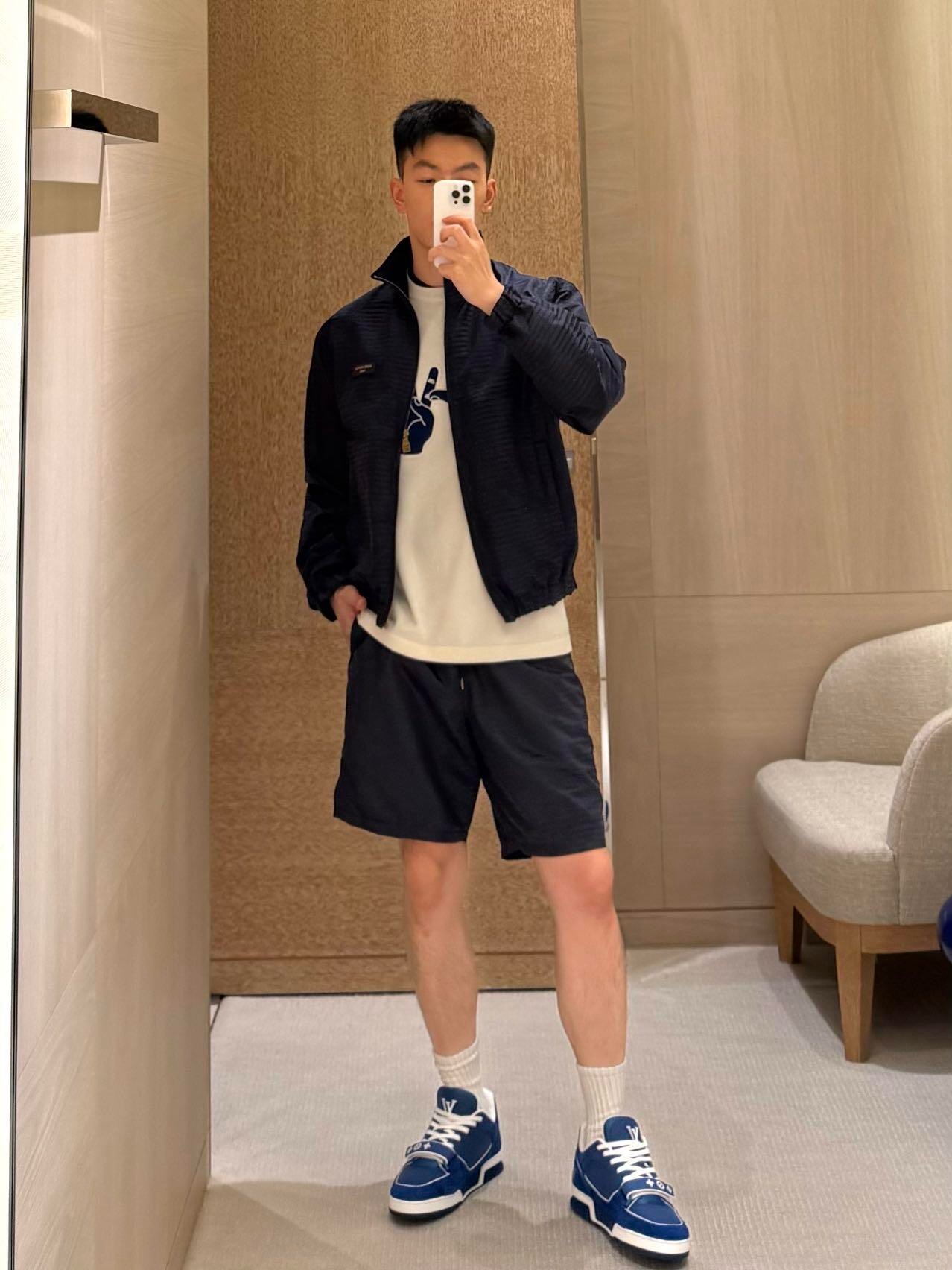 Lu jacquard textured patch jacket Customized Yao tide shadow jacquard brocade weft, deep shadow navy blue condenses the body, and the whole body is woven to trace the Dynamic Monogram dynamic pattern, matte and satin textures are interlaced, and the classic pattern is hidden by light and shadow - Image 12