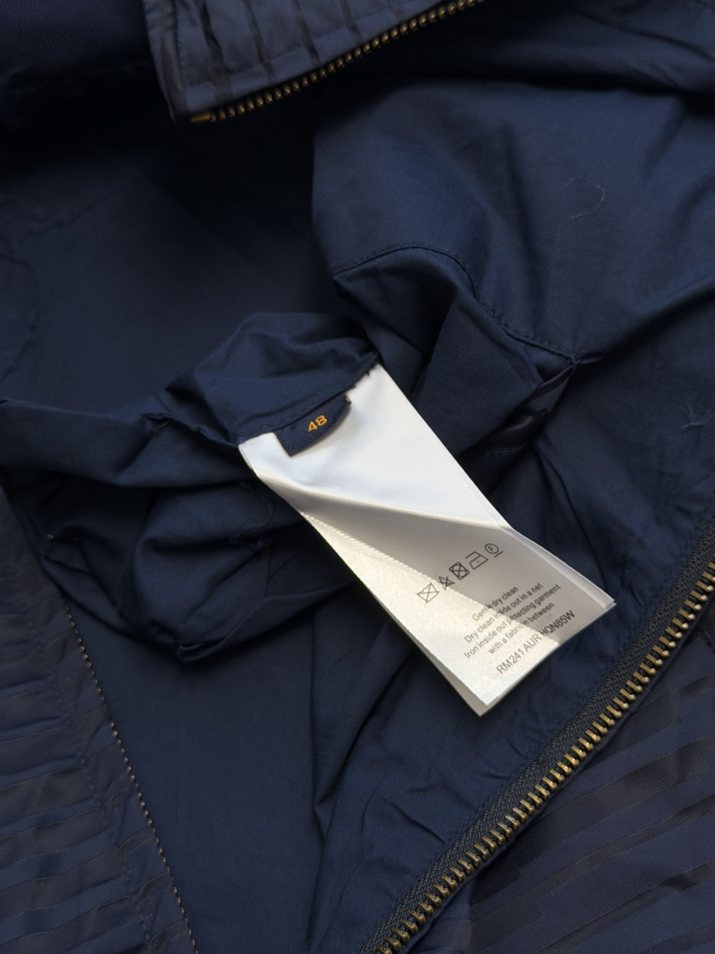 Lu jacquard textured patch jacket Customized Yao tide shadow jacquard brocade weft, deep shadow navy blue condenses the body, and the whole body is woven to trace the Dynamic Monogram dynamic pattern, matte and satin textures are interlaced, and the classic pattern is hidden by light and shadow - Image 9