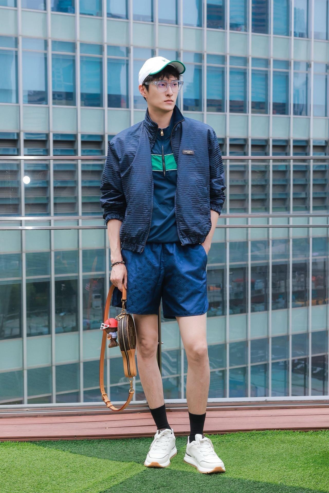 Lu jacquard textured patch jacket Customized Yao tide shadow jacquard brocade weft, deep shadow navy blue condenses the body, and the whole body is woven to trace the Dynamic Monogram dynamic pattern, matte and satin textures are interlaced, and the classic pattern is hidden by light and shadow - Image 10