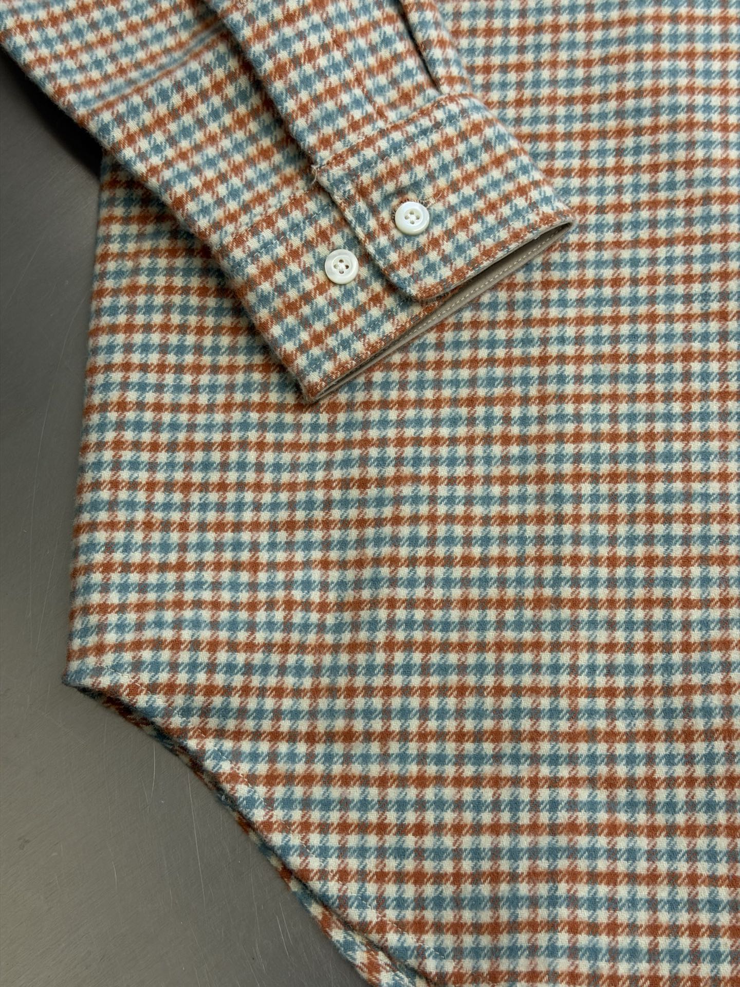Miu logo checked shirt jacket Customized amber wool blend, woven with orange ocher and mint green warp and weft, fine yarn-dyed small plaid spreads over the body, matte fabric surface exuding Italian college retro charm, double patch pockets on the chest draping, integrating style layering and storage practicality, black embellished on the patch pockets The woven label logo is hidden in the staggered plaid texture, engraving the brand's family genes in every square inch - Image 8