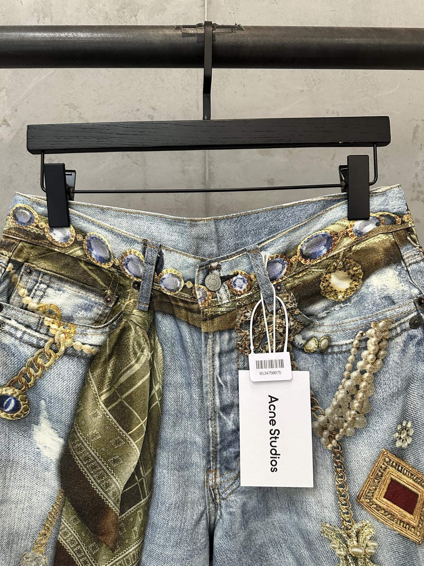 Acne Studios was silk scarf jewelry chain 3D printed jeans Fabric: Made of brushed non-elastic fabric, 3D effect printing details, laser burning positioning and cutting, the overall routing is straight and delicate, the fabric is comfortable and soft, the color is consistent and there is no color difference, it can be matched with the same style to create a fashionable look, to control various occasions, customized hardware, threads, accessories, matching, same style for men and women -Color: old blue -Size: XXS XS S M L XL - Image 5