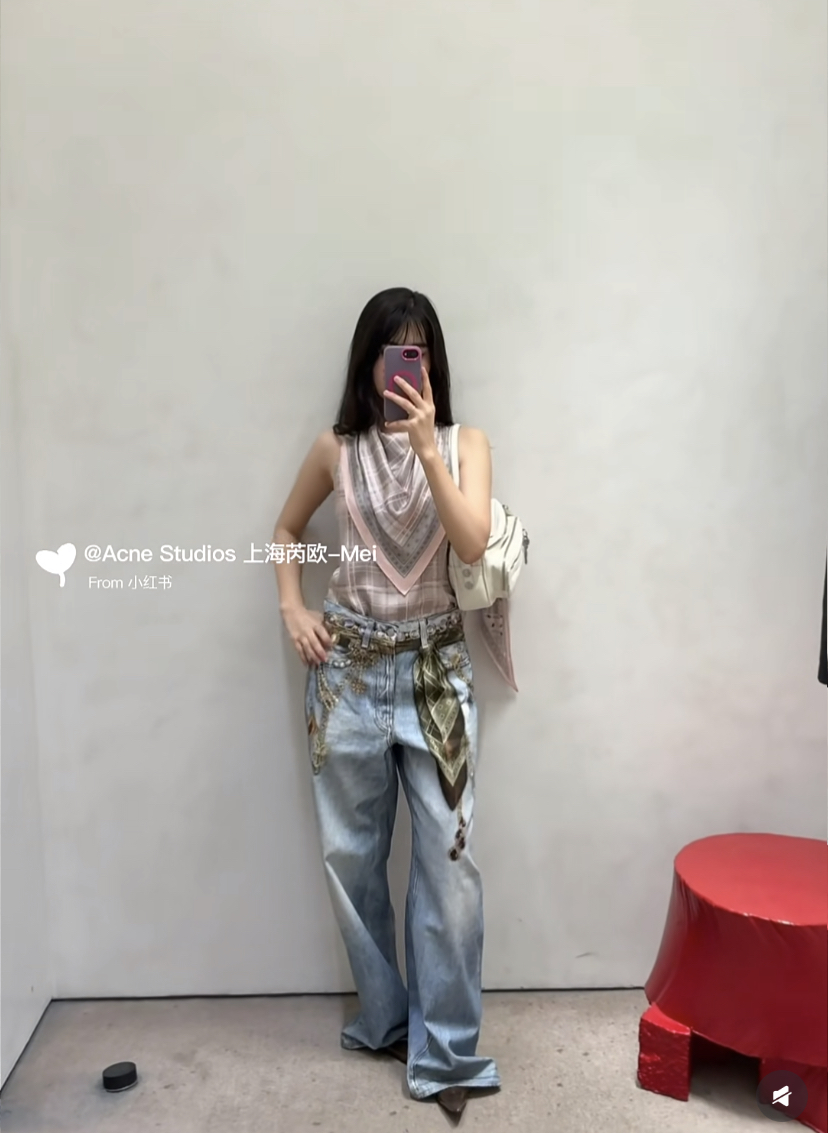 Acne Studios was silk scarf jewelry chain 3D printed jeans Fabric: Made of brushed non-elastic fabric, 3D effect printing details, laser burning positioning and cutting, the overall routing is straight and delicate, the fabric is comfortable and soft, the color is consistent and there is no color difference, it can be matched with the same style to create a fashionable look, to control various occasions, customized hardware, threads, accessories, matching, same style for men and women -Color: old blue -Size: XXS XS S M L XL - Image 20