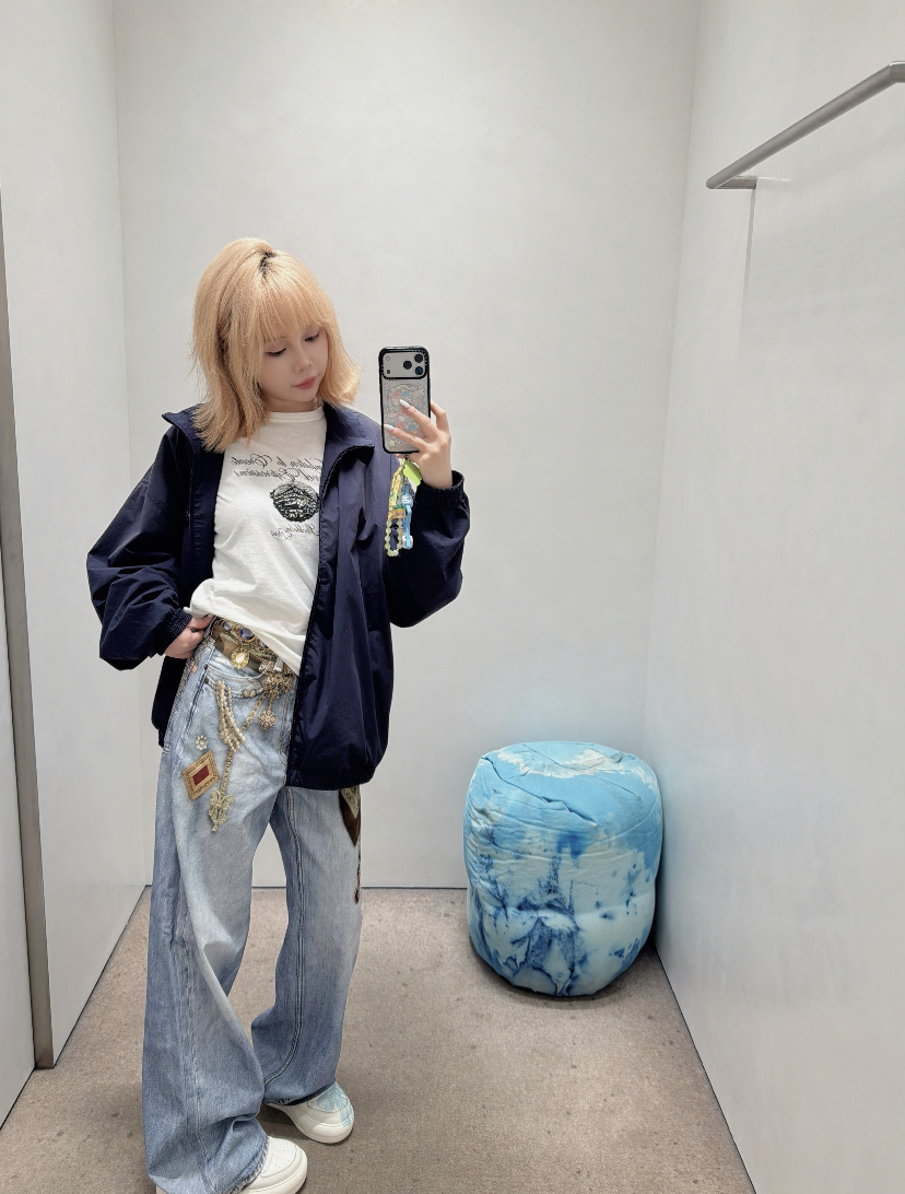 Acne Studios was silk scarf jewelry chain 3D printed jeans Fabric: Made of brushed non-elastic fabric, 3D effect printing details, laser burning positioning and cutting, the overall routing is straight and delicate, the fabric is comfortable and soft, the color is consistent and there is no color difference, it can be matched with the same style to create a fashionable look, to control various occasions, customized hardware, threads, accessories, matching, same style for men and women -Color: old blue -Size: XXS XS S M L XL - Image 23