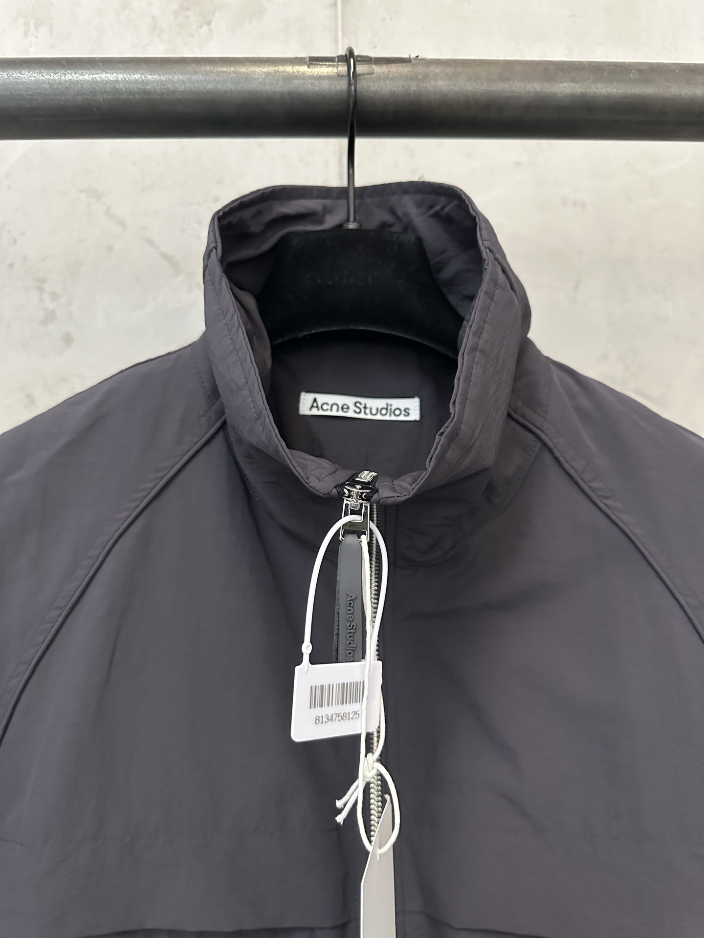 Acne Studios 26FW1996 series short stand collar nylon jacket Fabric: Lightweight nylon woven fabric with a slightly wrinkled texture, lightweight and wind-resistant 1 - Image 5