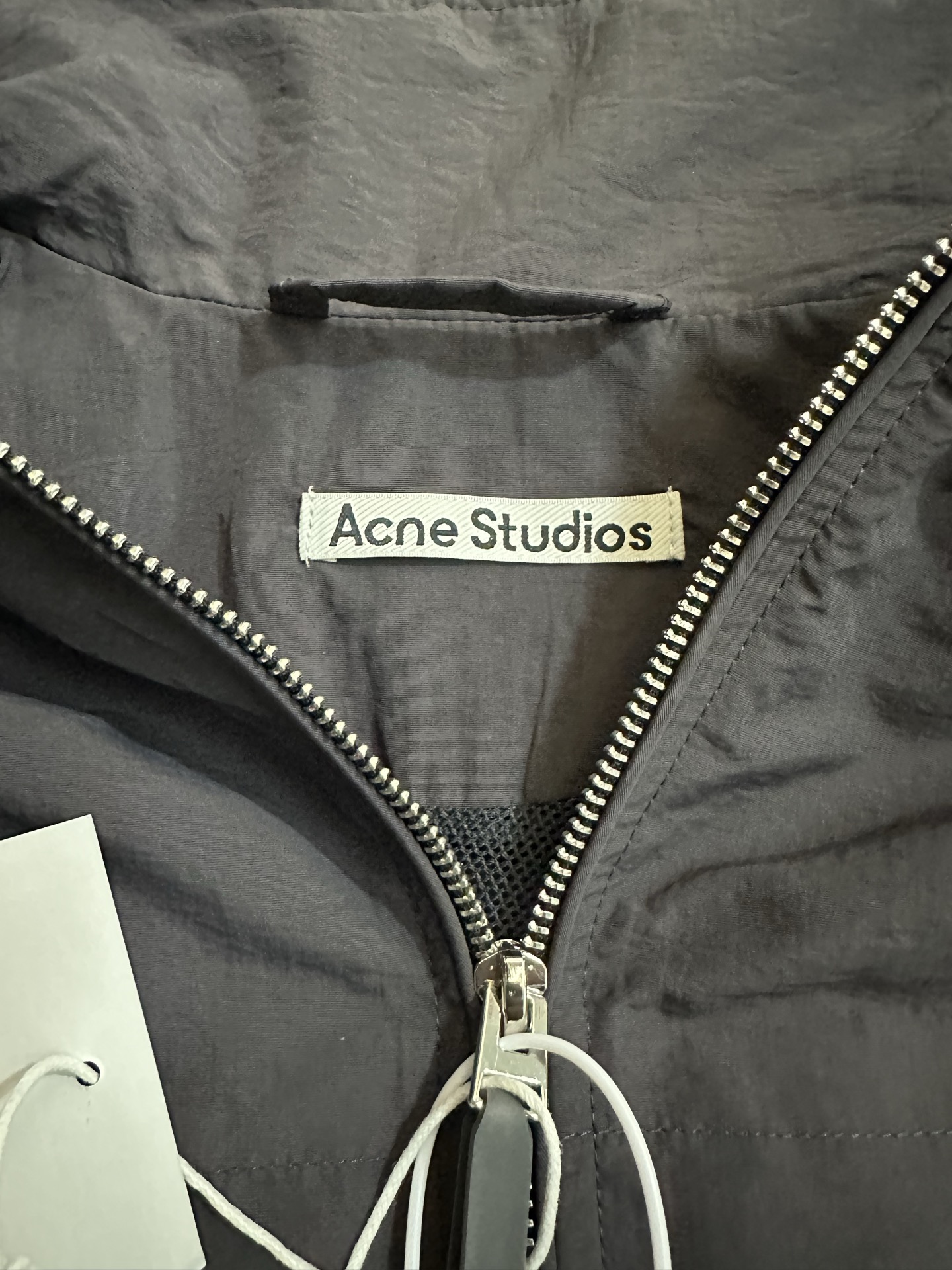 Acne Studios 26FW1996 series short stand collar nylon jacket Fabric: Lightweight nylon woven fabric with a slightly wrinkled texture, lightweight and wind-resistant 1 - Image 6