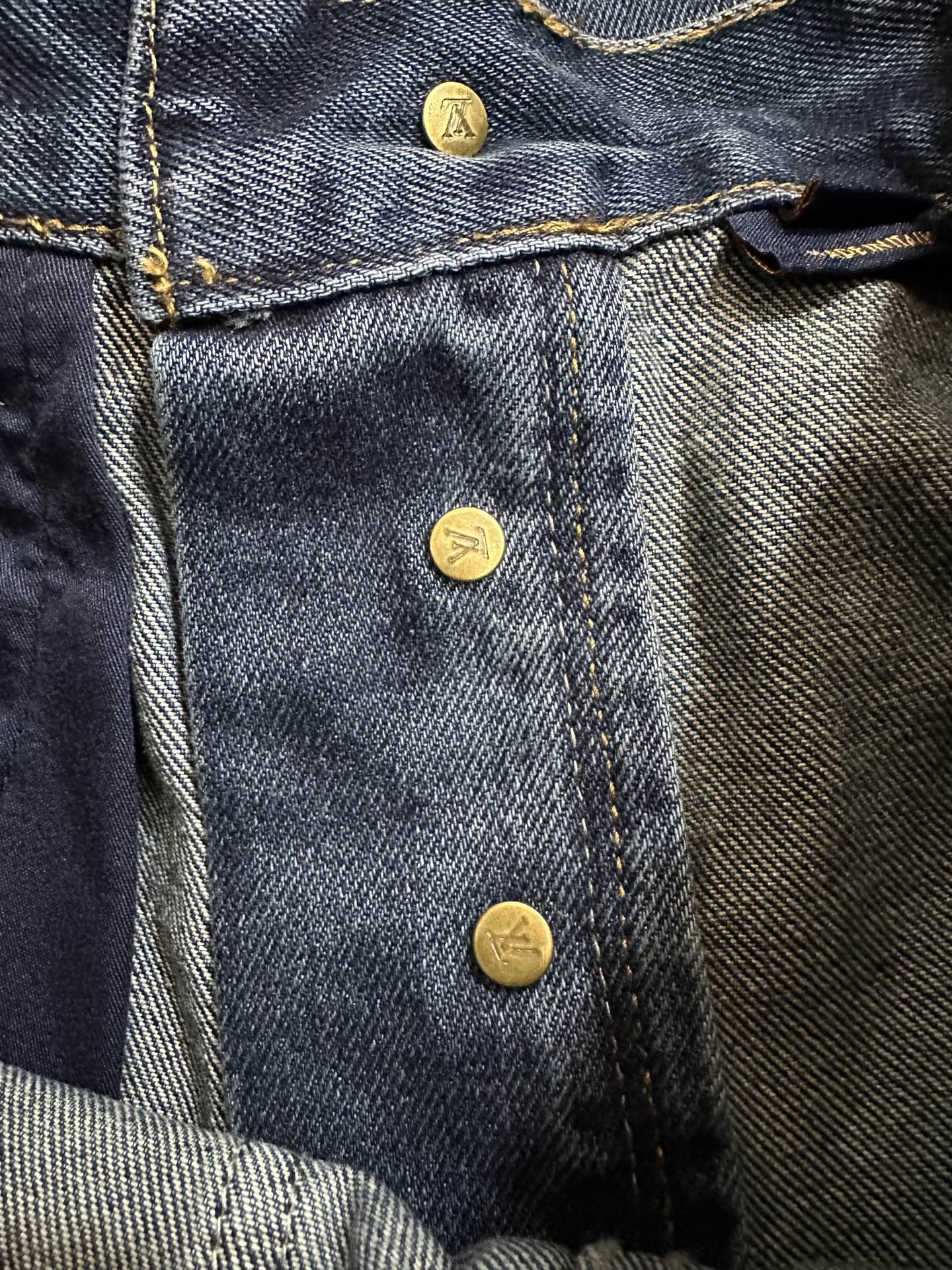 LOUIS VUITTON 26FW LV logo cuffed skateboard jeans Fabric: Made of 14 ammonia full warp fine cotton denim sweatshirt material, customized hardware, threads, accessories, plate alignment, same style for men and women -Color: blue -Size: 30 32 34 36 - Image 8