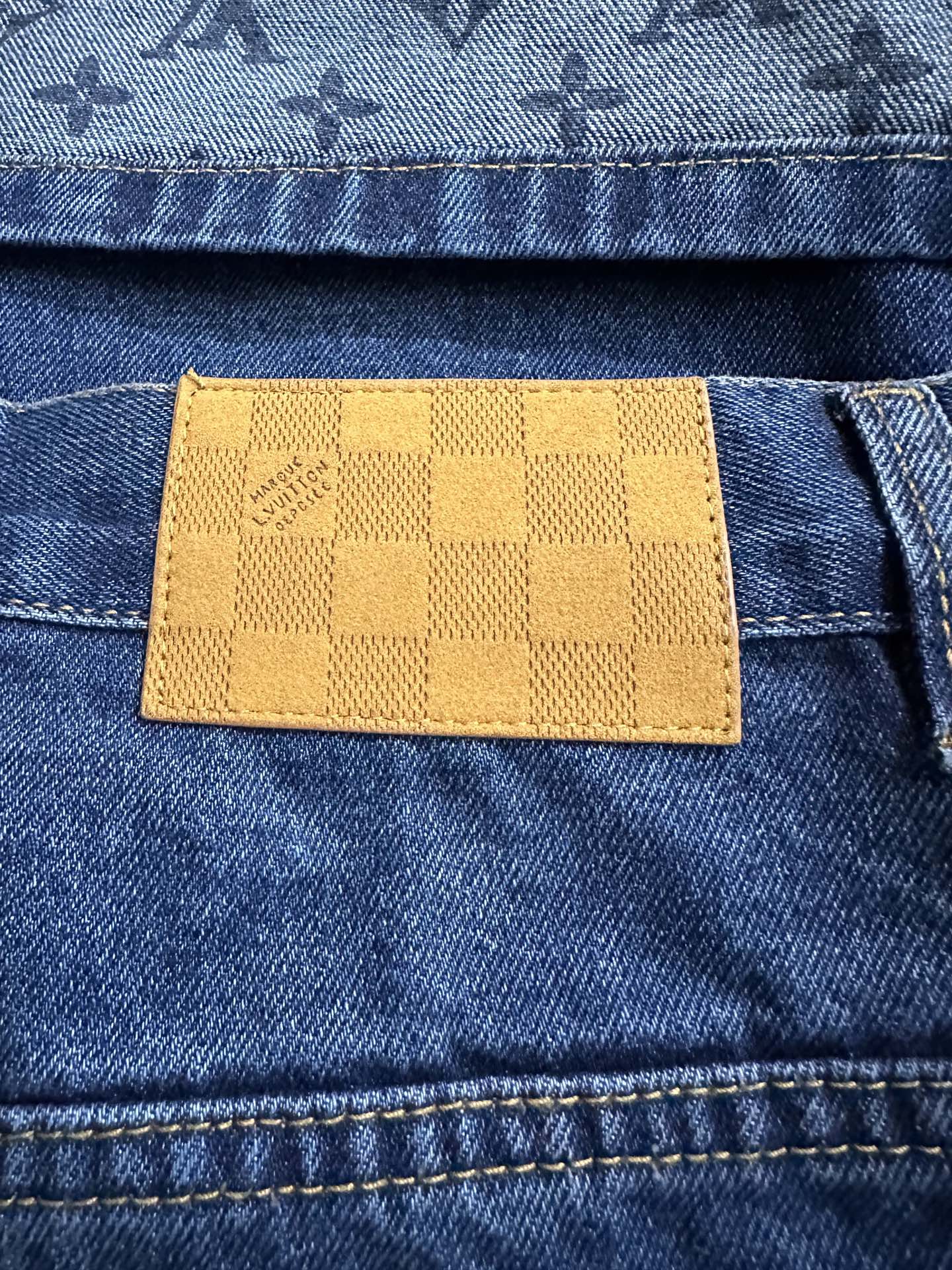LOUIS VUITTON 26FW LV logo cuffed skateboard jeans Fabric: Made of 14 ammonia full warp fine cotton denim sweatshirt material, customized hardware, threads, accessories, plate alignment, same style for men and women -Color: blue -Size: 30 32 34 36 - Image 9