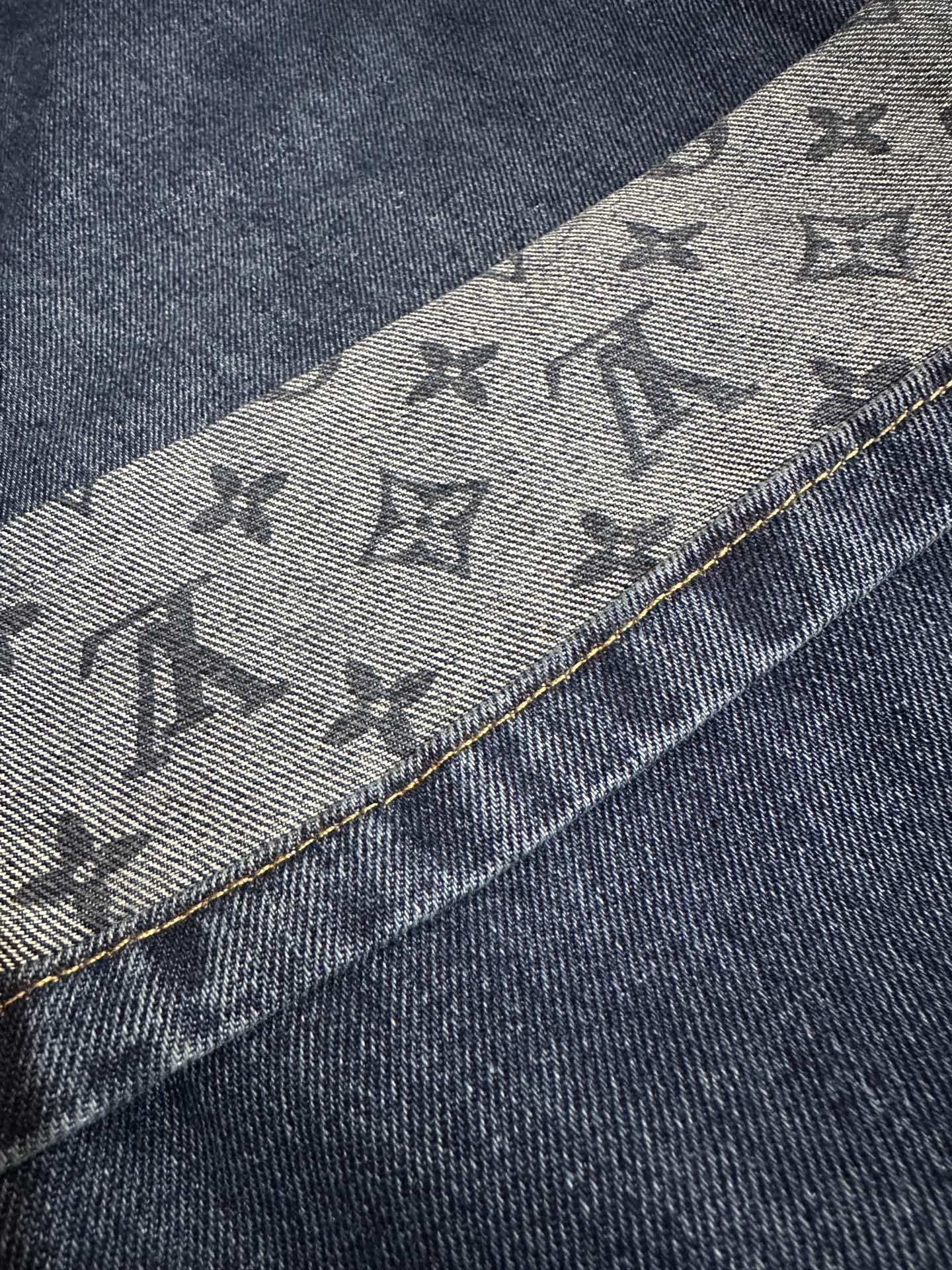 LOUIS VUITTON 26FW LV logo cuffed skateboard jeans Fabric: Made of 14 ammonia full warp fine cotton denim sweatshirt material, customized hardware, threads, accessories, plate alignment, same style for men and women -Color: blue -Size: 30 32 34 36 - Image 10