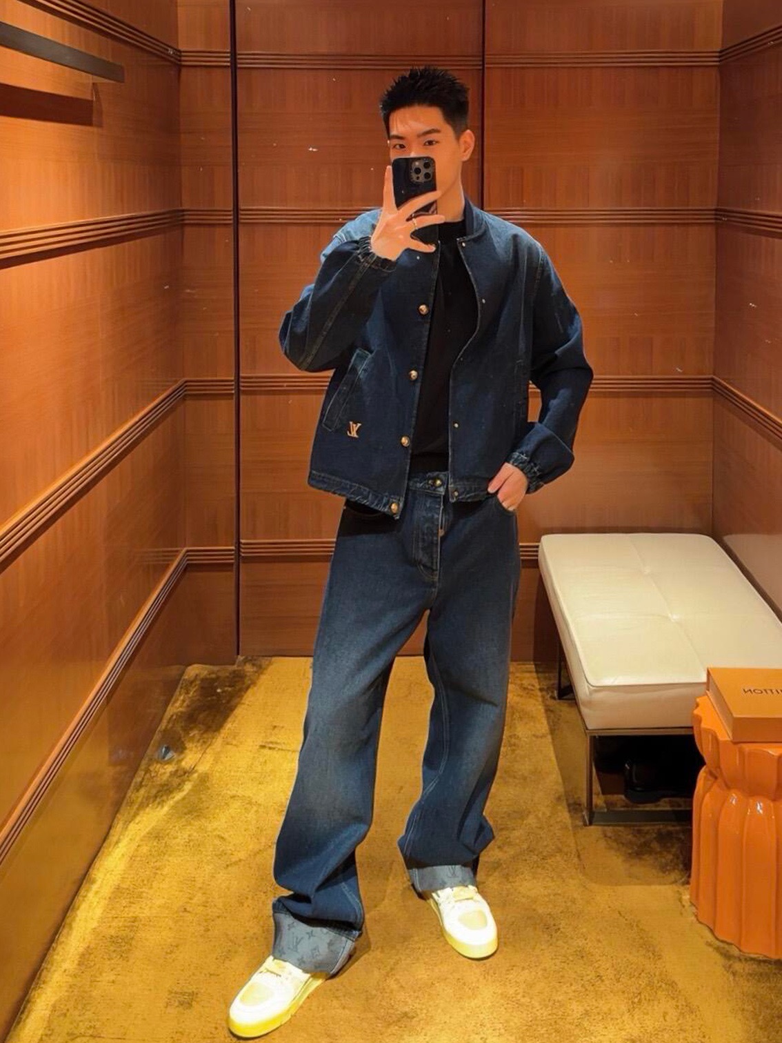LOUIS VUITTON 26FW LV logo cuffed skateboard jeans Fabric: Made of 14 ammonia full warp fine cotton denim sweatshirt material, customized hardware, threads, accessories, plate alignment, same style for men and women -Color: blue -Size: 30 32 34 36 - Image 14